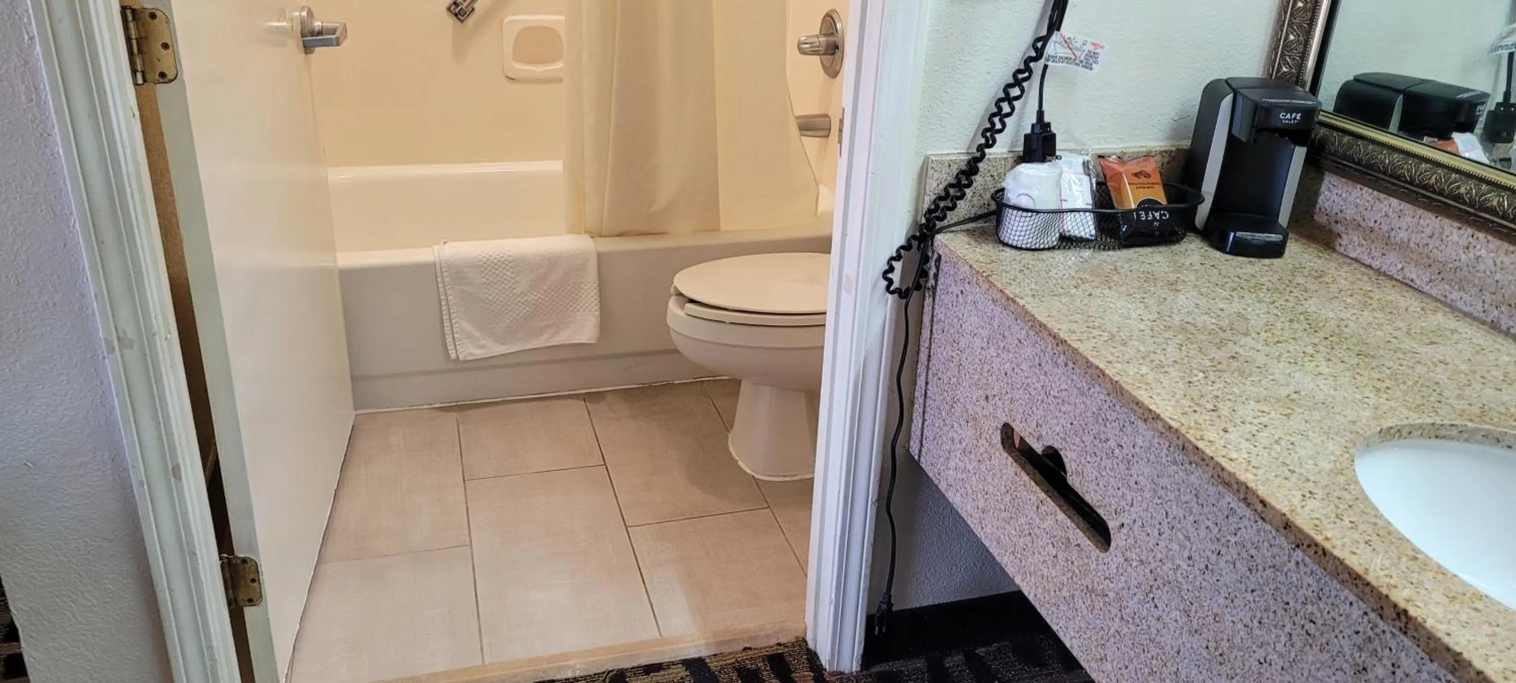 Bathroom in Motel 6 Jackson MS Southwest