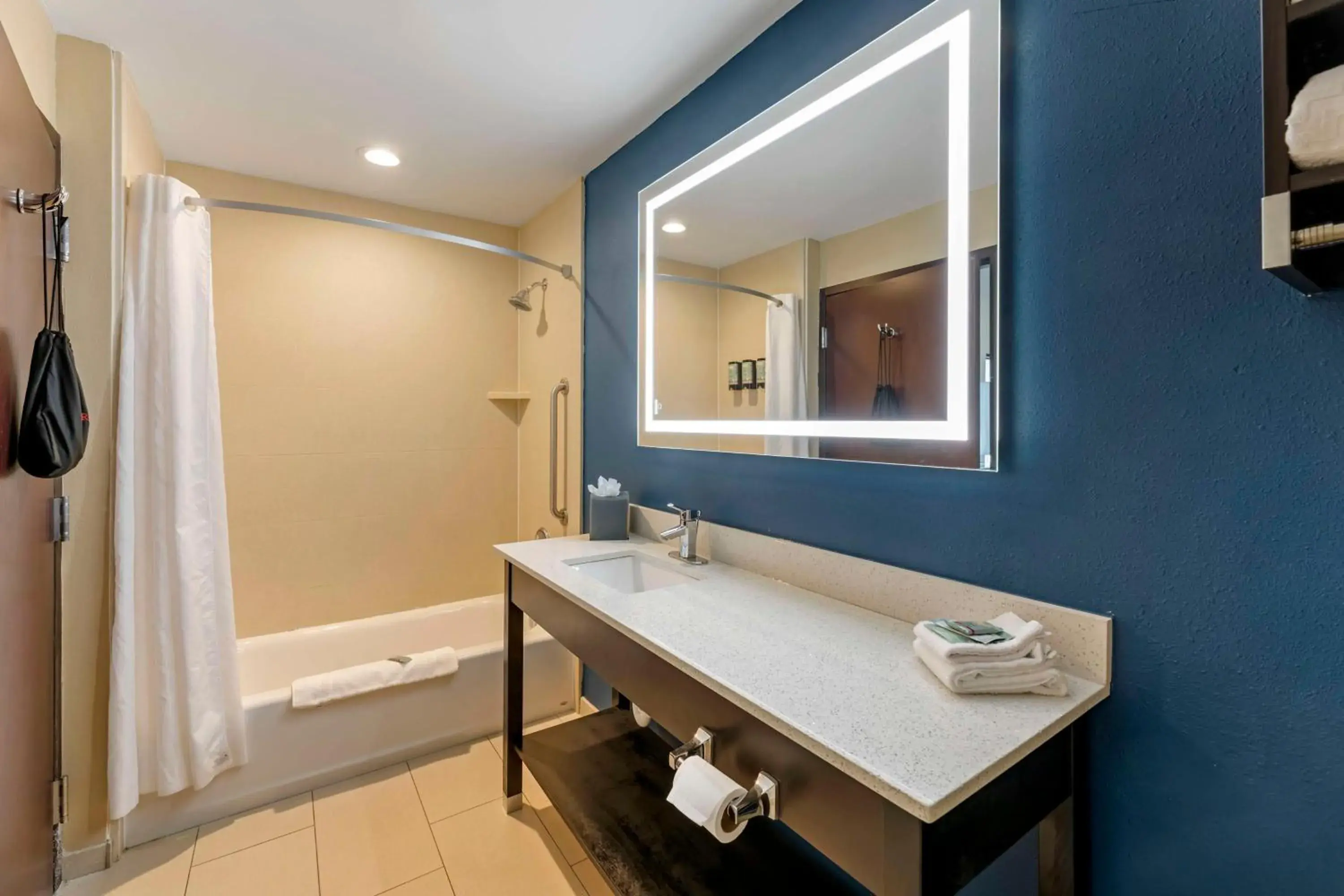 Presidential King Suite in Best Western New Albany Presidential King Suite in Best Western New Albany