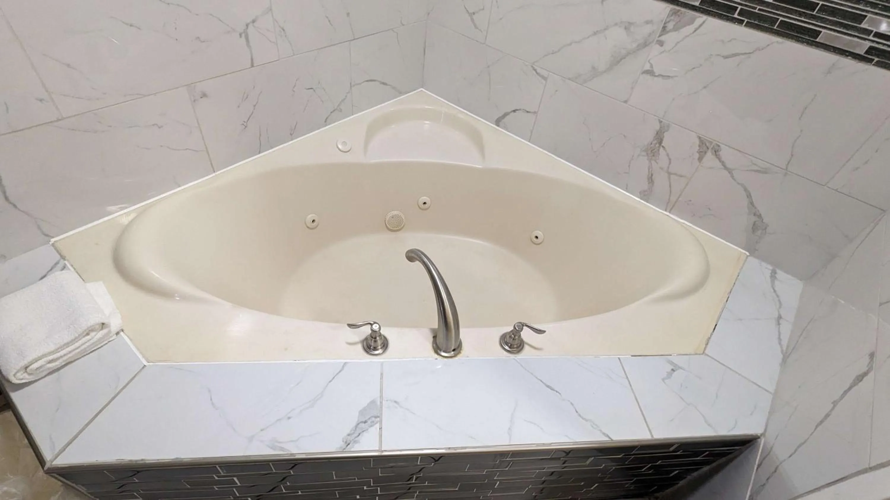 Bedroom in SureStay Hotel by Best Western Meridian