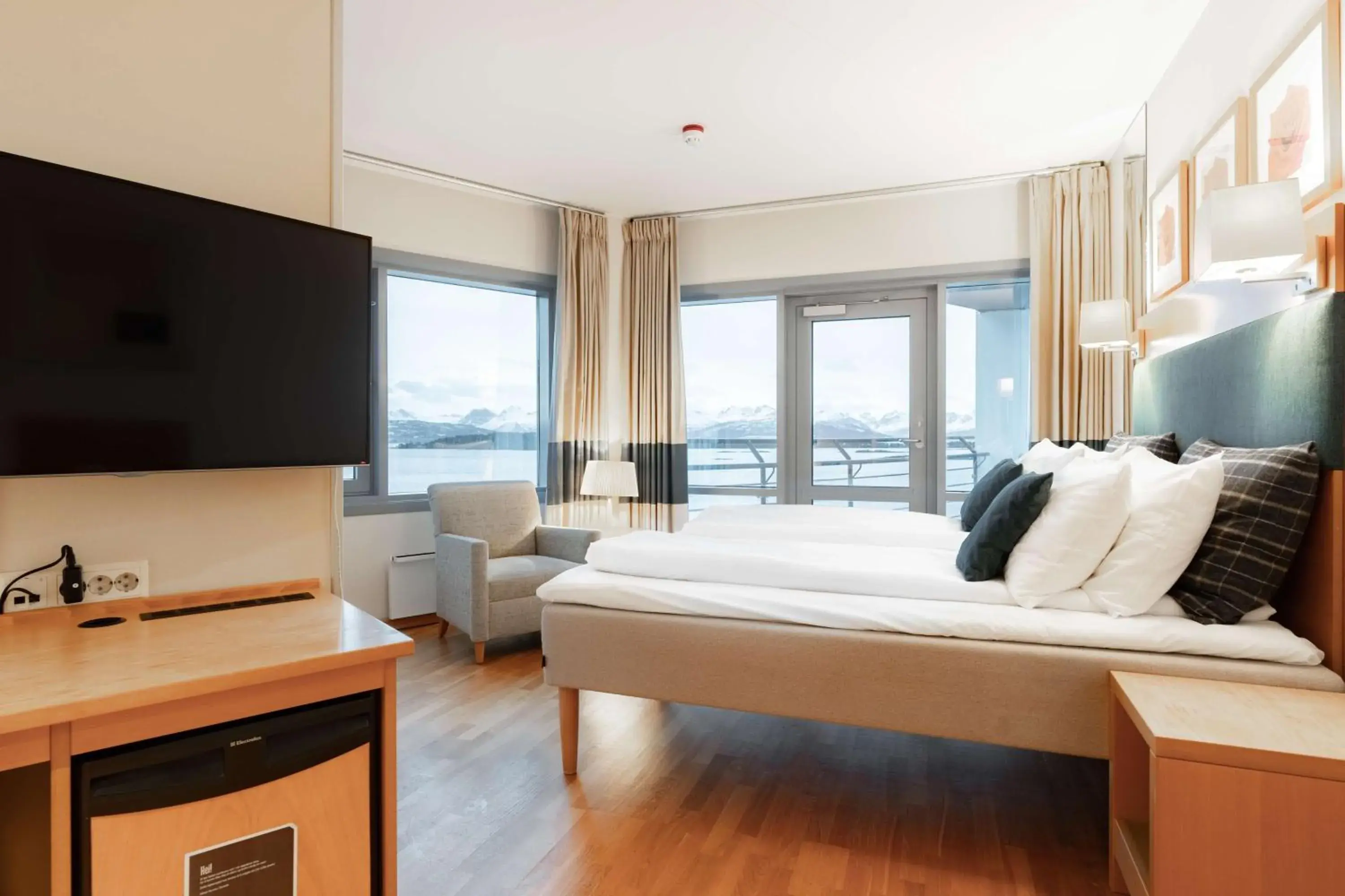 Superior King Room with Balcony in Scandic Seilet Hotel Superior King Room with Balcony in Scandic Seilet Hotel