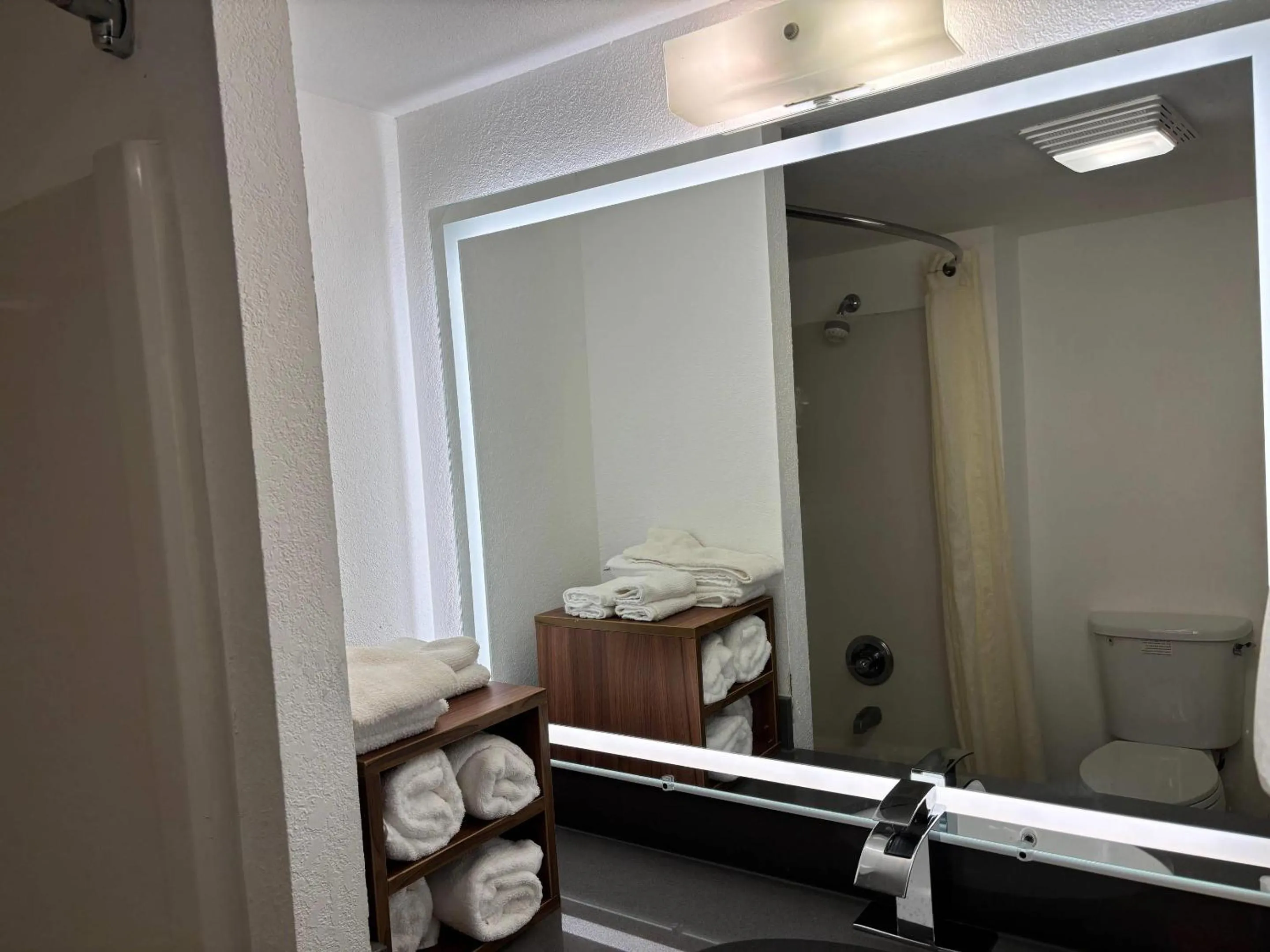 Bedroom in Econo Lodge Yazoo City