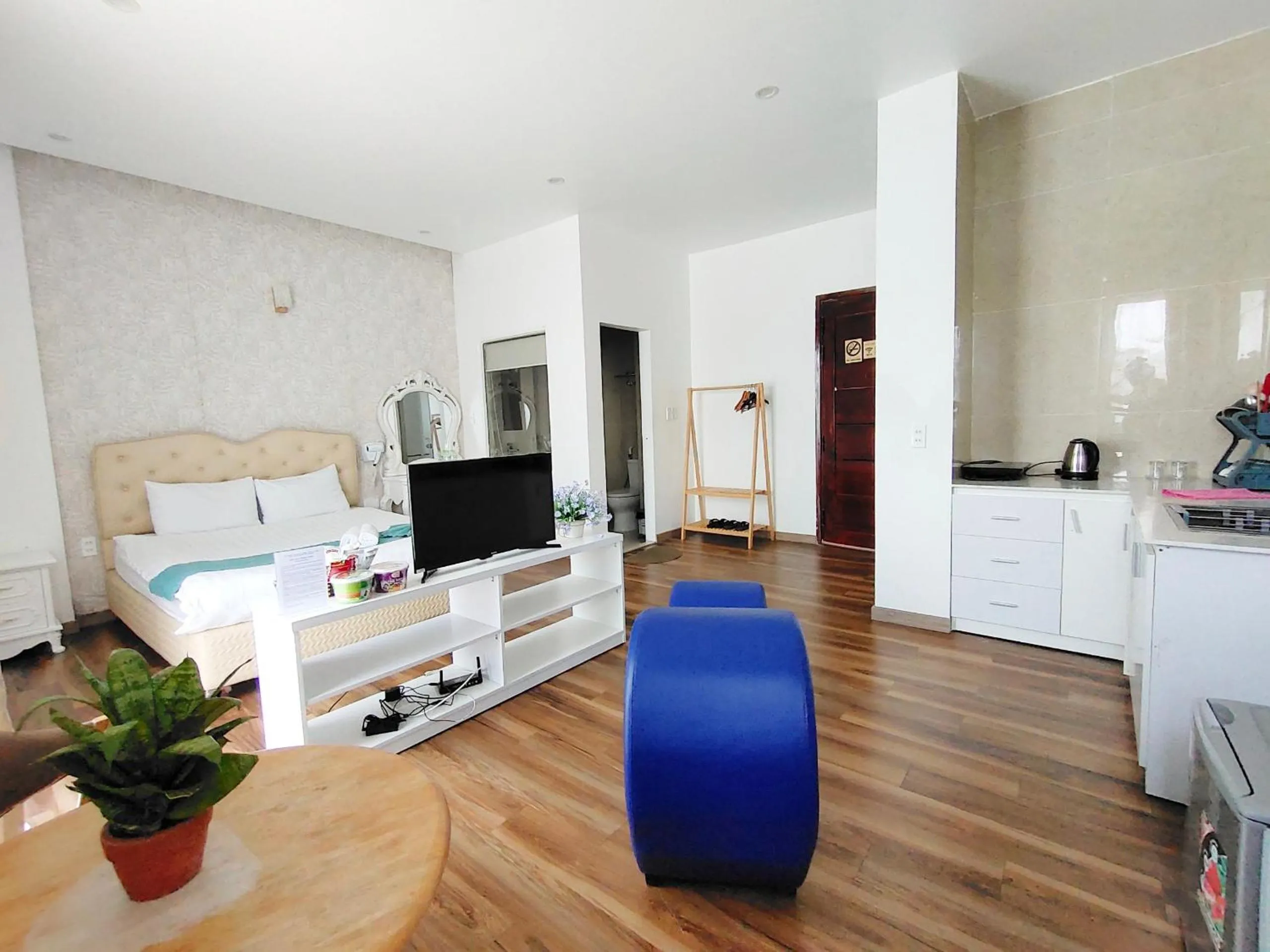 TV and multimedia in Ngàn Phố Studio & Love Hotel