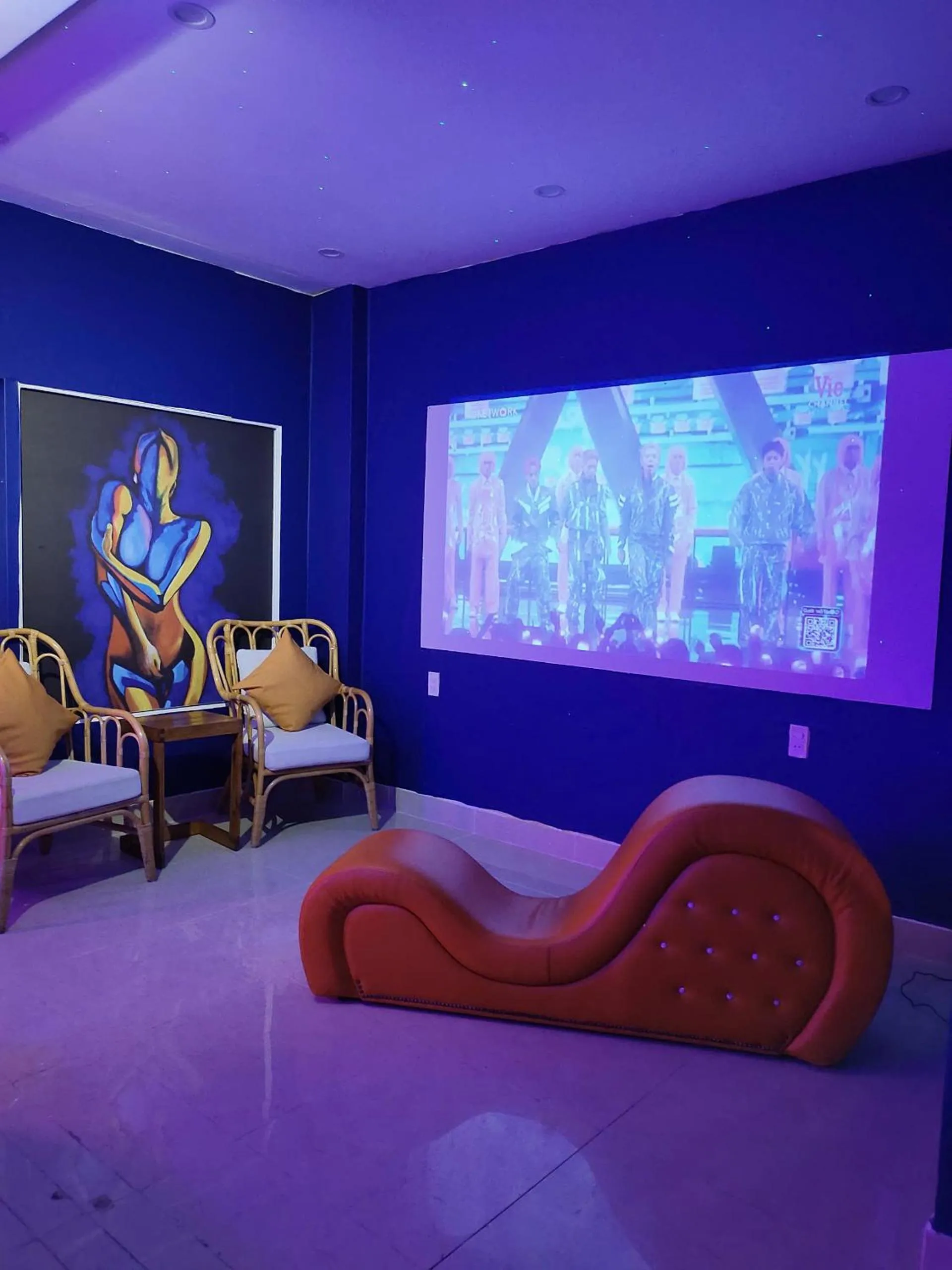 TV and multimedia in Ngàn Phố Studio & Love Hotel