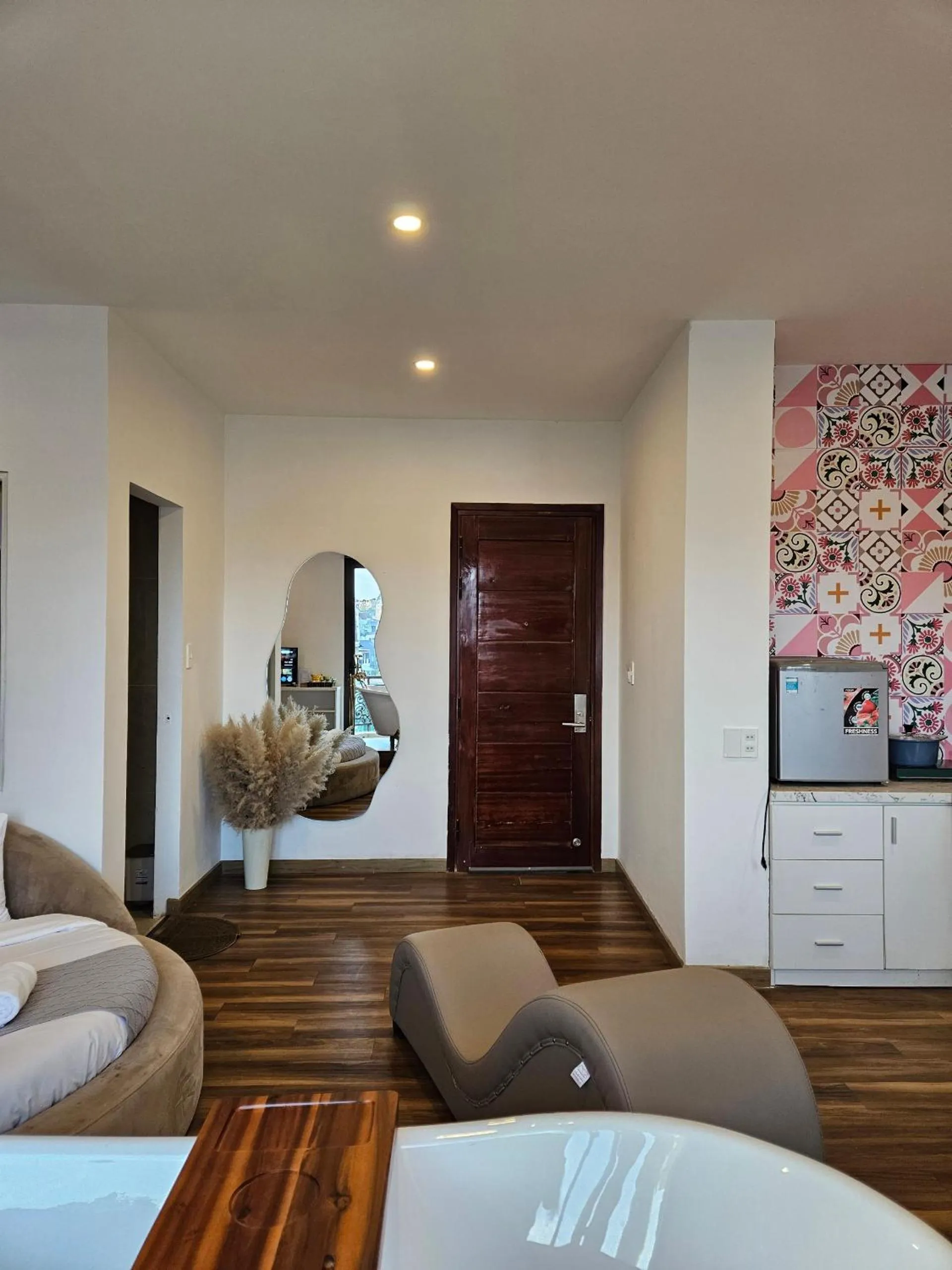 Photo of the whole room in Ngàn Phố Studio & Love Hotel