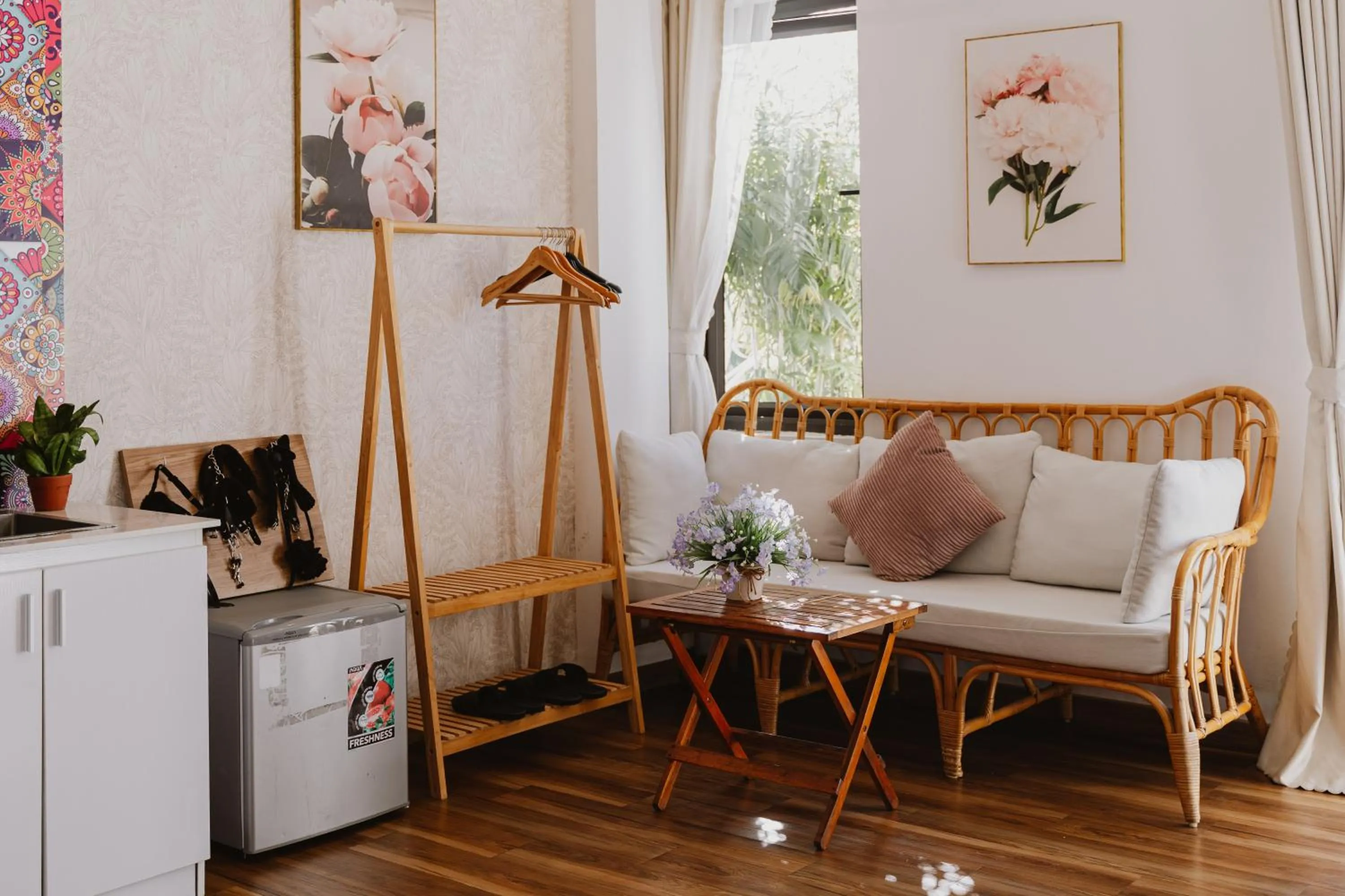 Seating area in Ngàn Phố Studio & Love Hotel