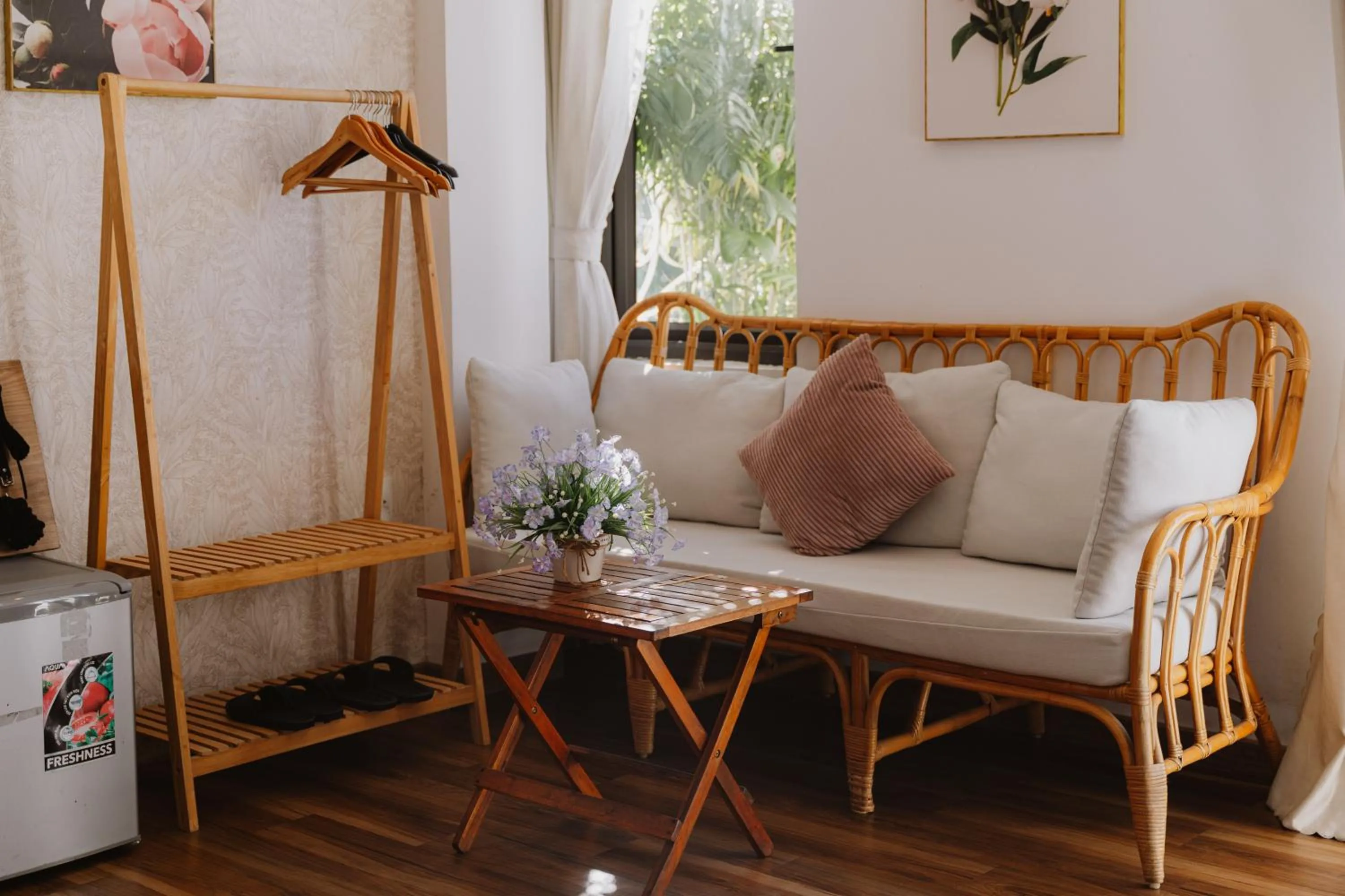 Seating area in Ngàn Phố Studio & Love Hotel