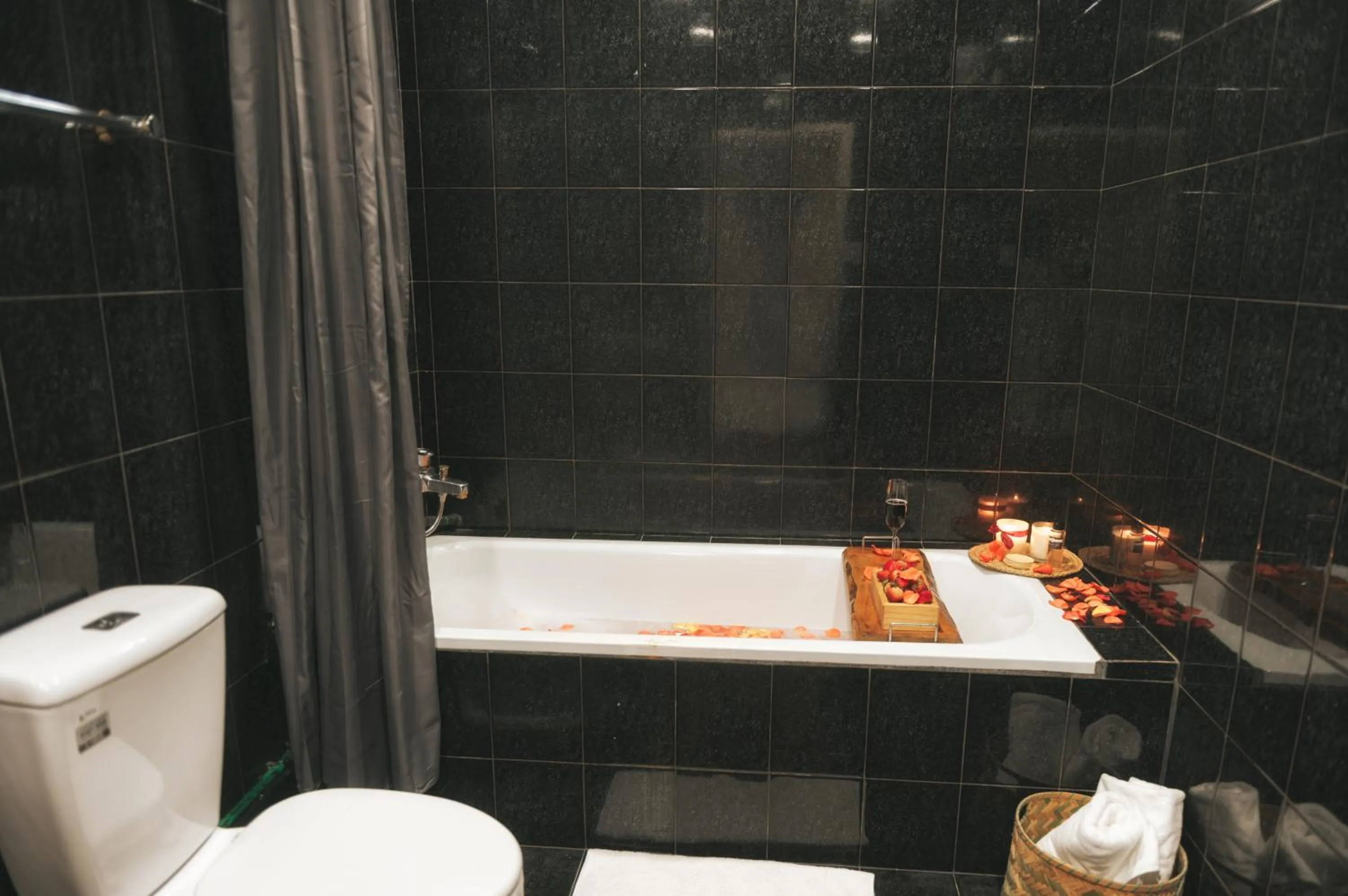 Toilet in Ngàn Phố Studio & Love Hotel