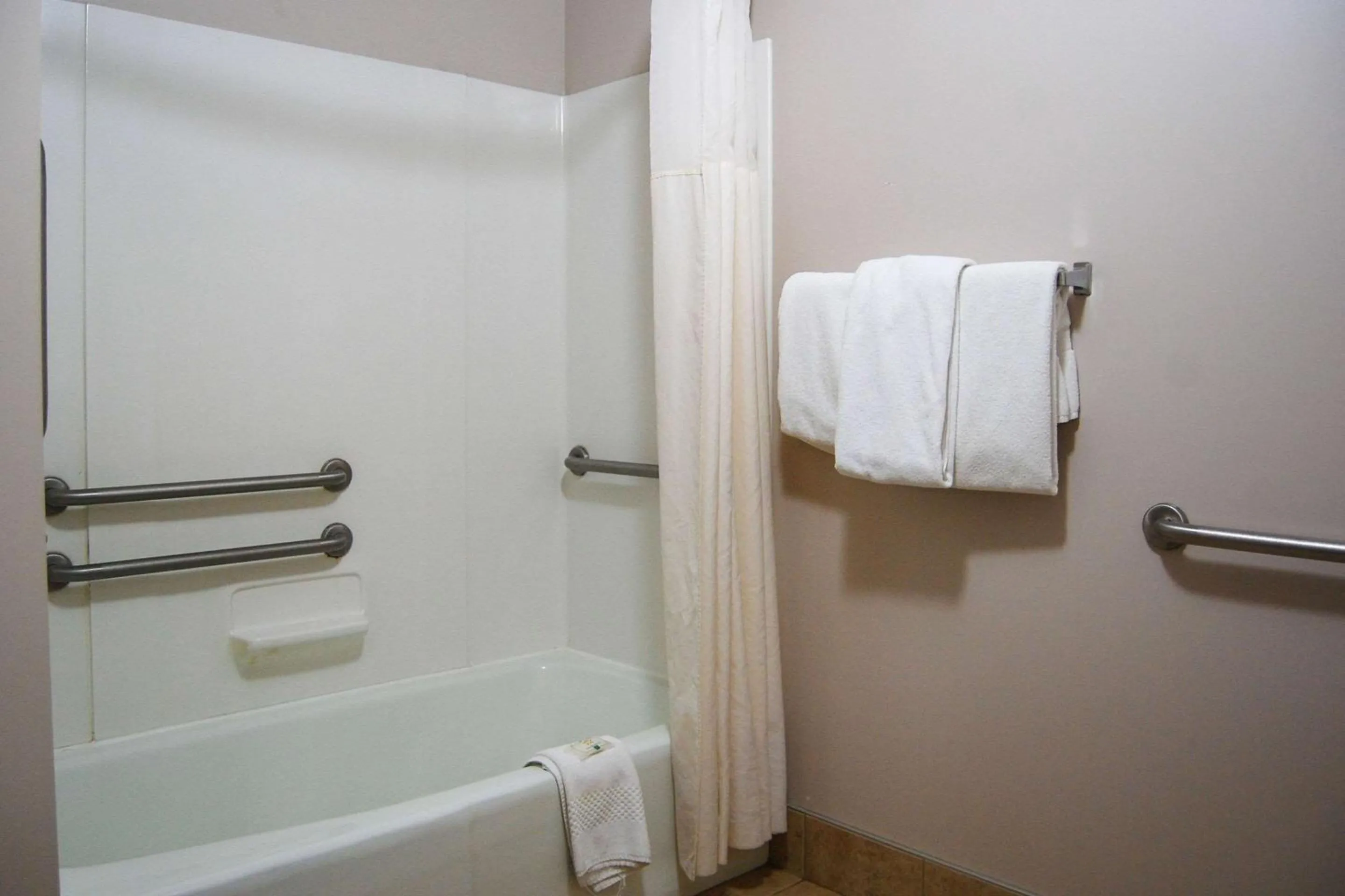 Bedroom in Quality Inn Homestead Park