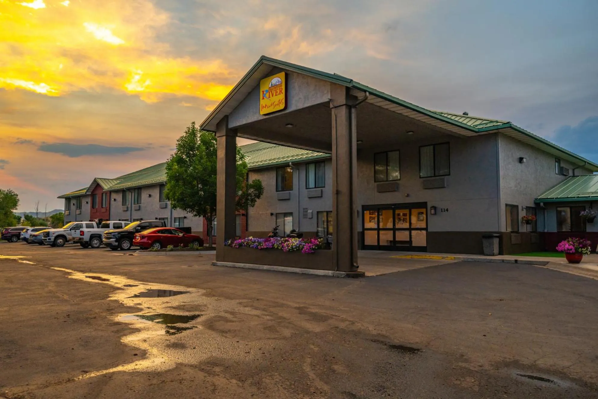 Property building in Yellowstone River Inn & Suites