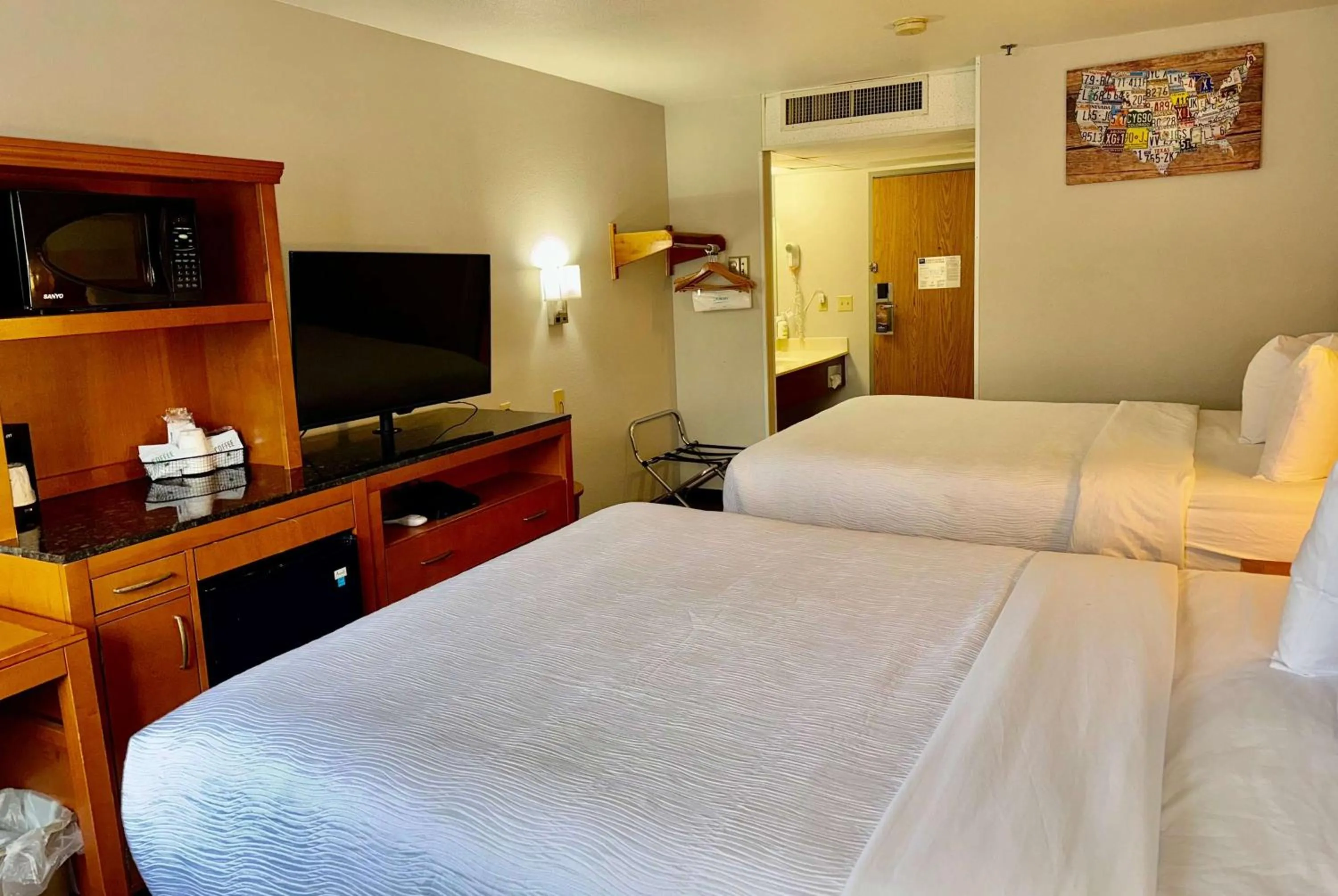 Photo of the whole room, Bed in Econo Lodge Missoula