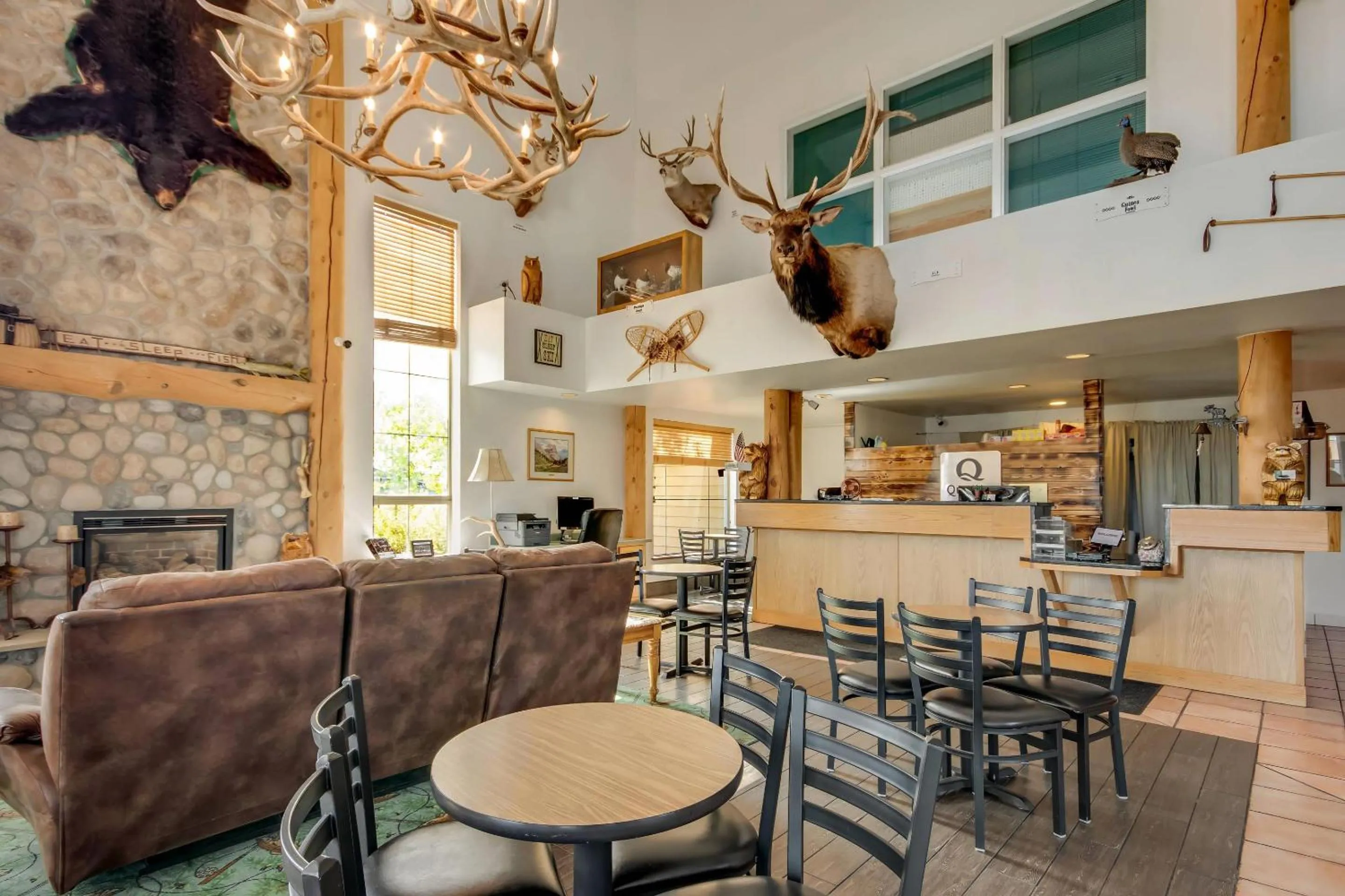 Lobby or reception in Quality Inn Belgrade - Bozeman Yellowstone Airport