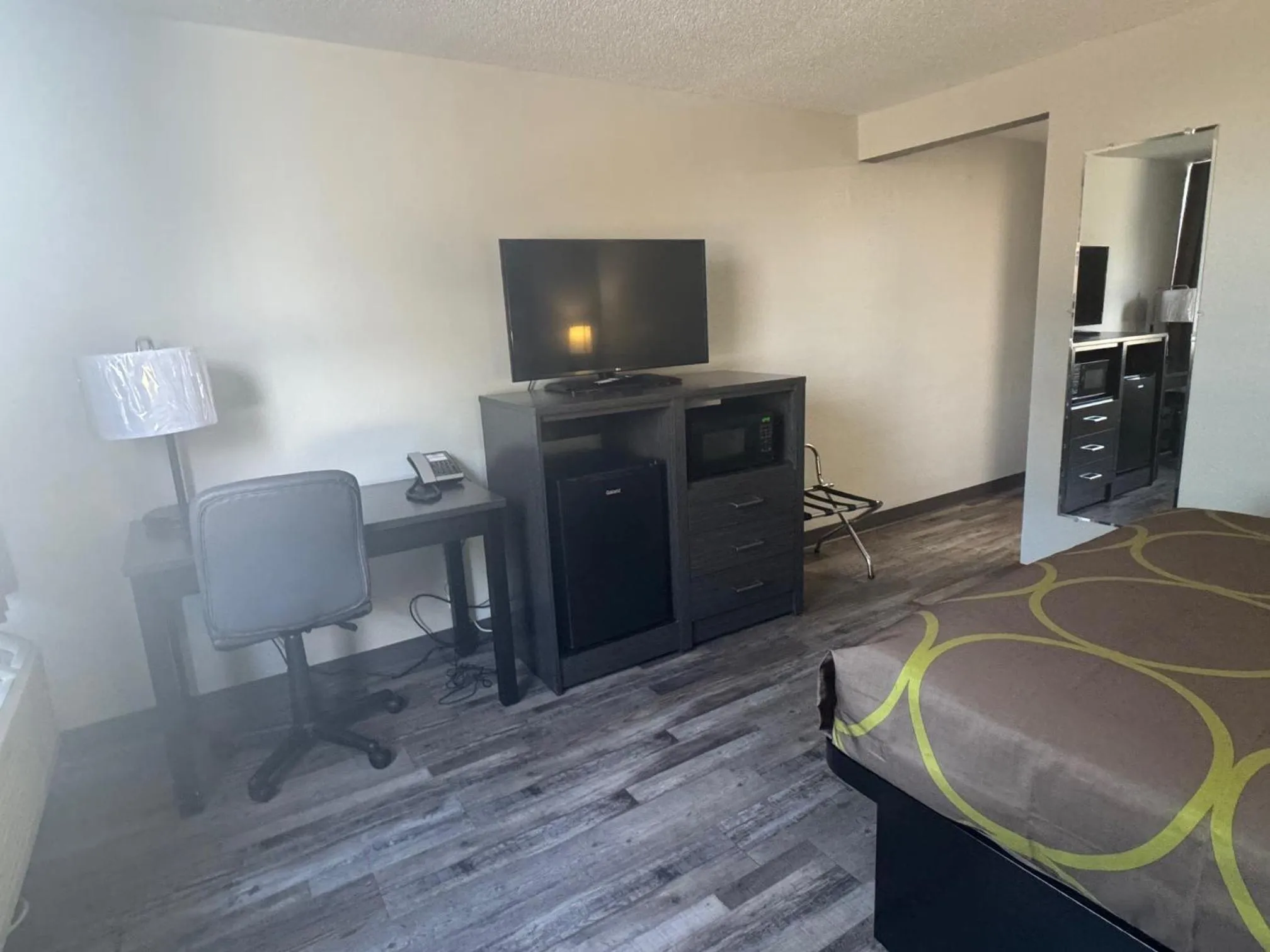 King Room with Sofa Bed - Non-Smoking in Baymont by Wyndham Great Falls City Center