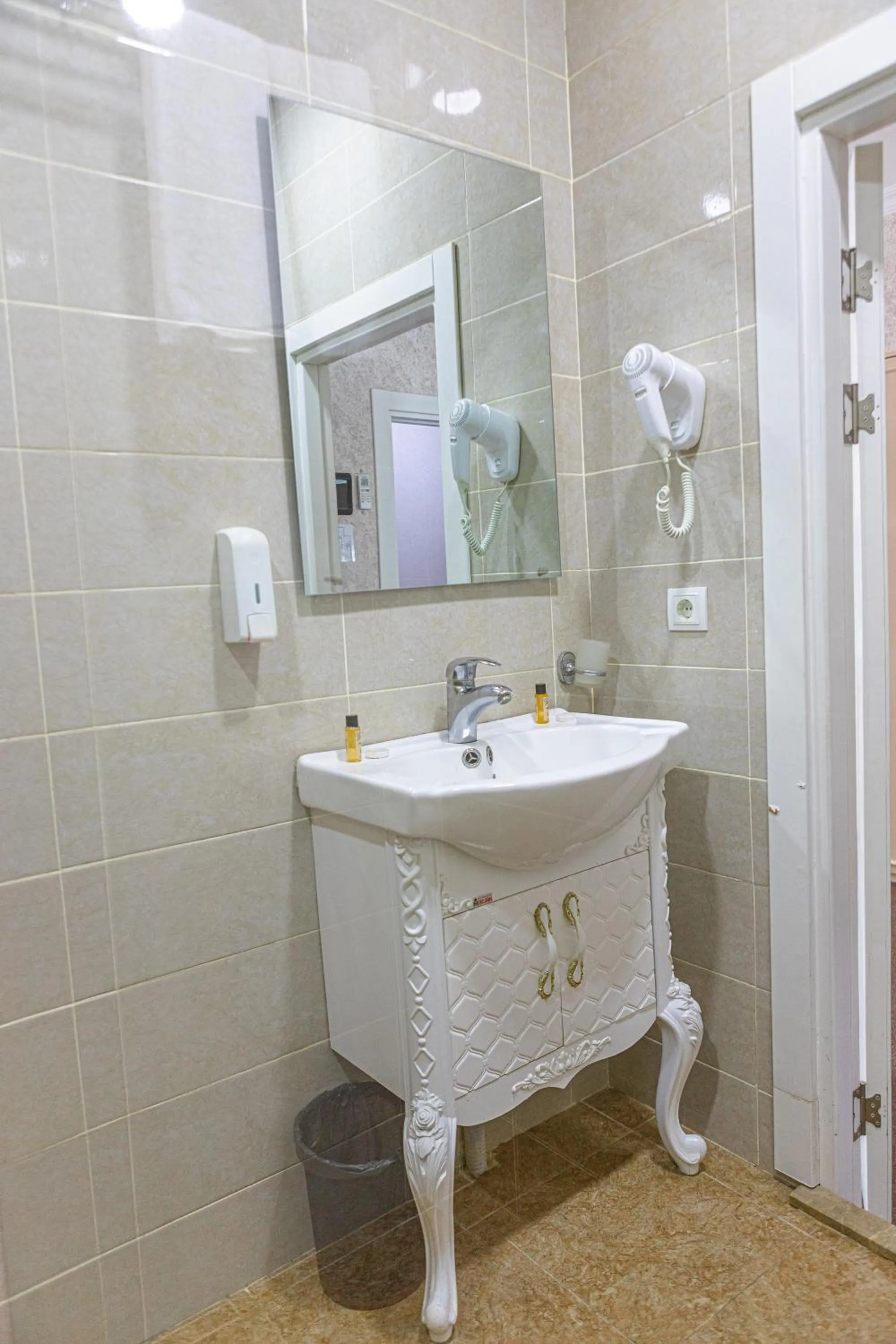 Bathroom in Salam Baku Hotel (SBH)