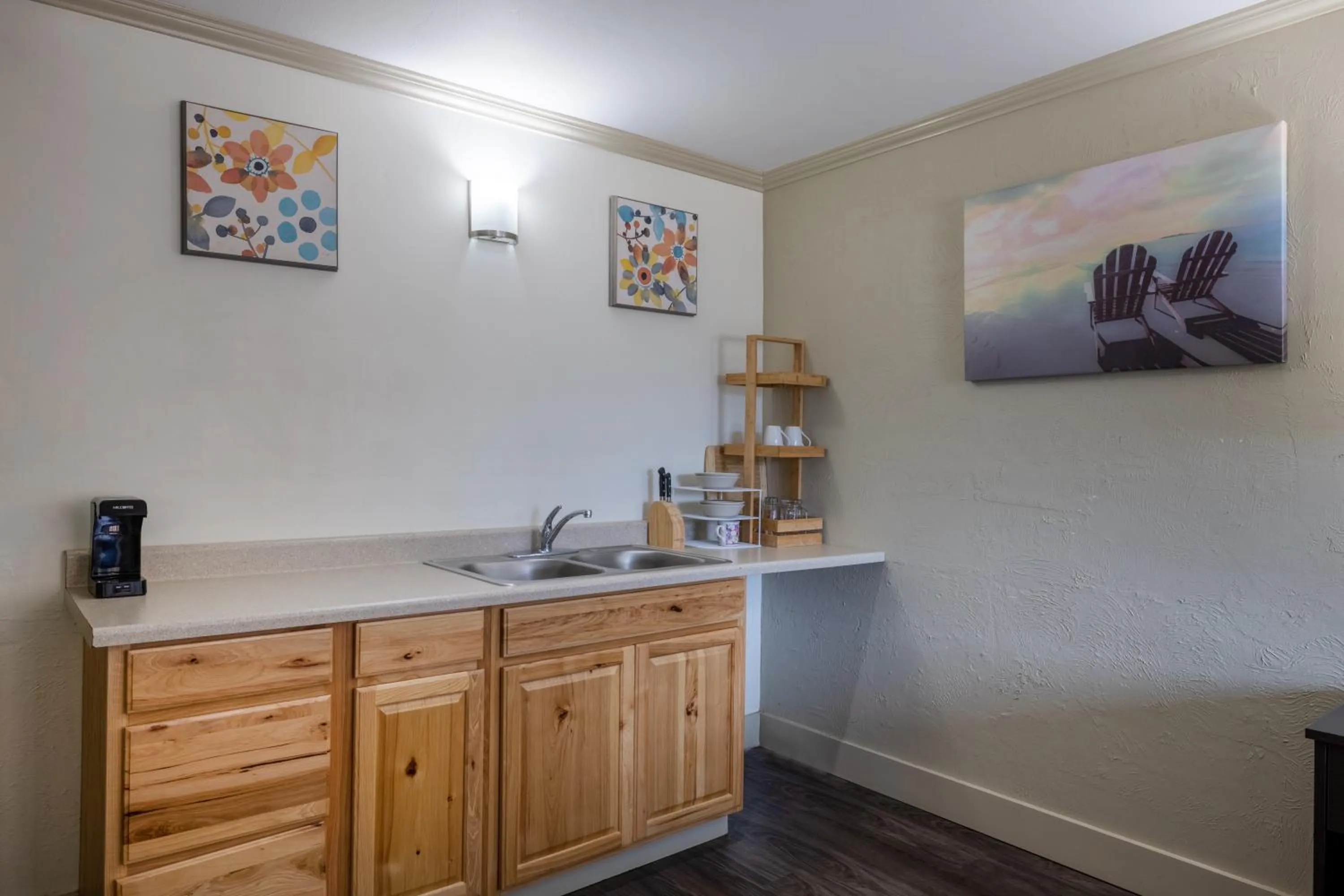 Kitchen or kitchenette in Travelodge by Wyndham Livingston