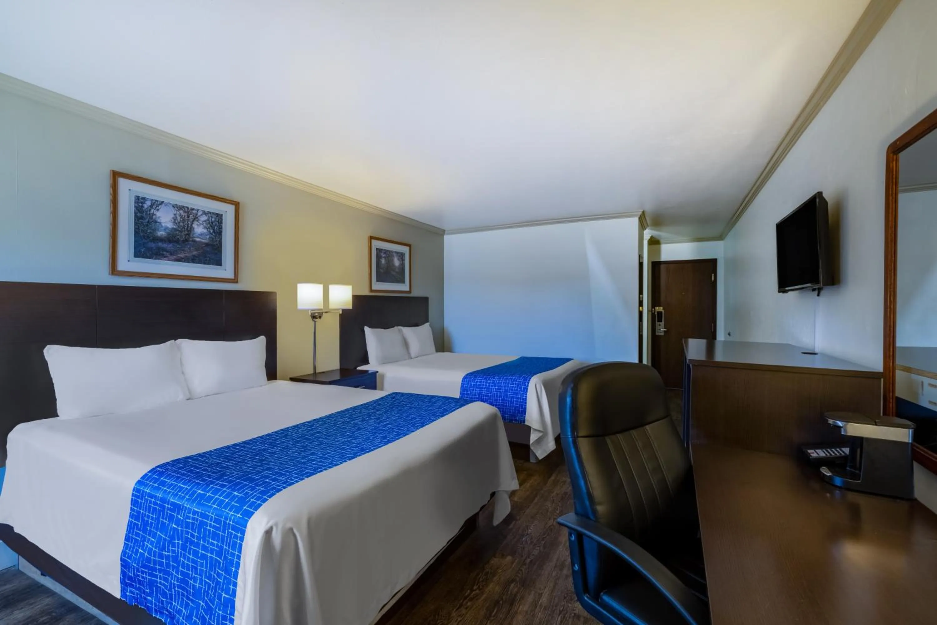 Bedroom, Bed in Travelodge by Wyndham Livingston