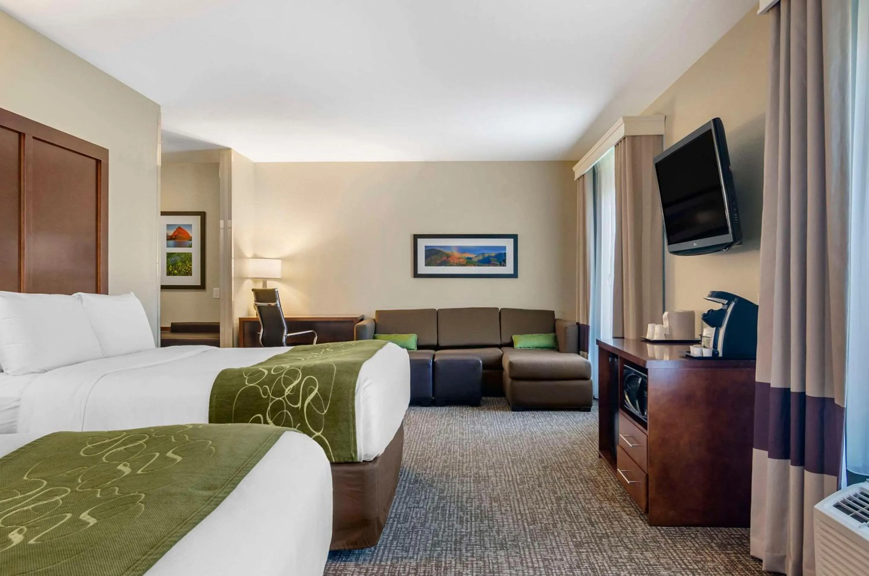 Bedroom, Bed in Comfort Suites Helena Airport