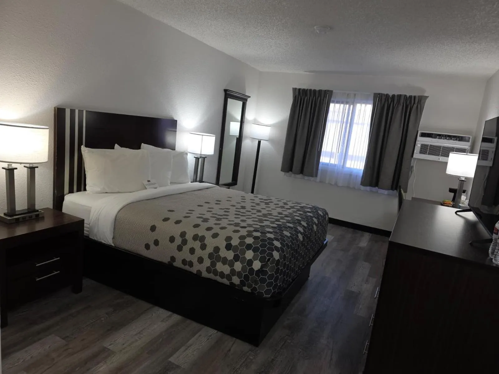 Bedroom, Bed in FairBridge Inn Express Billings Airport