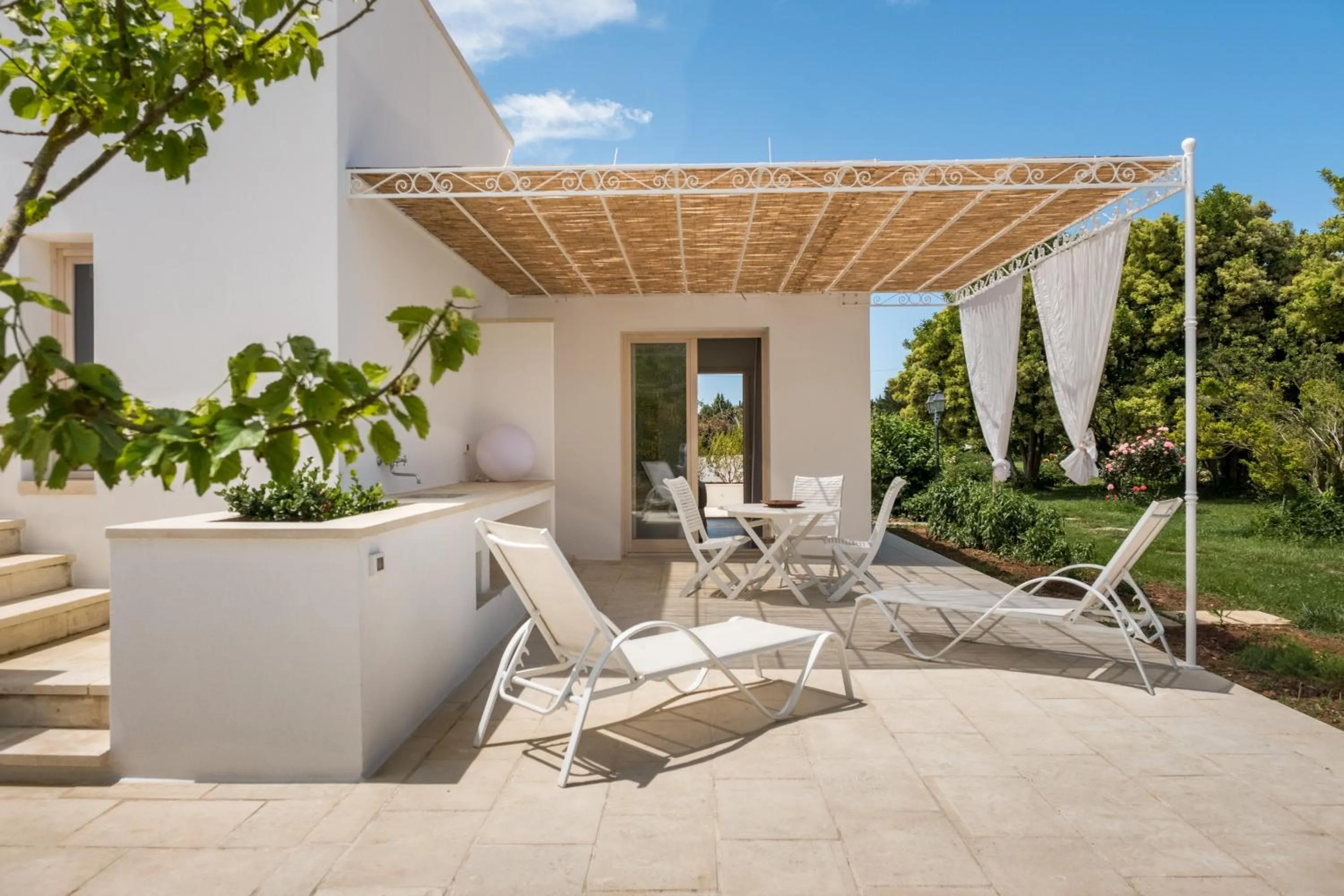 Patio in Tenuta DonnAnna Agriturismo&Glamping