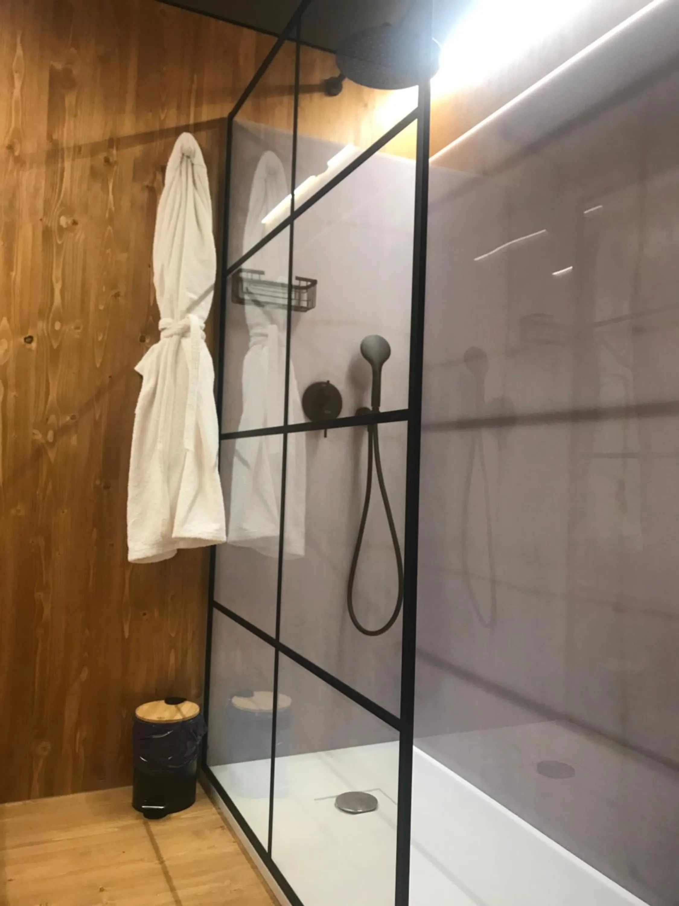 Shower in Tenuta DonnAnna Agriturismo&Glamping