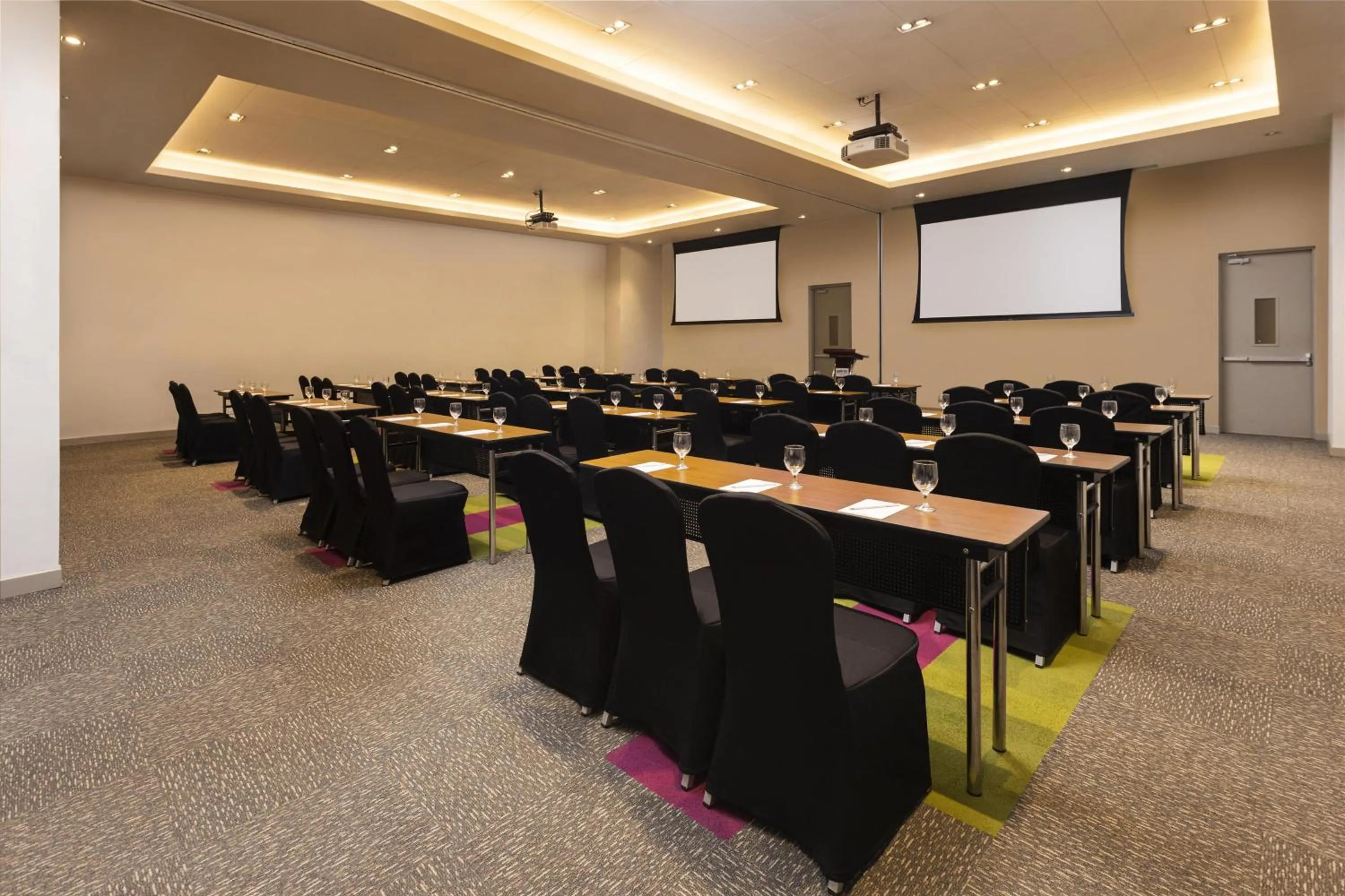 Meeting/conference room in Park Inn by Radisson North Edsa