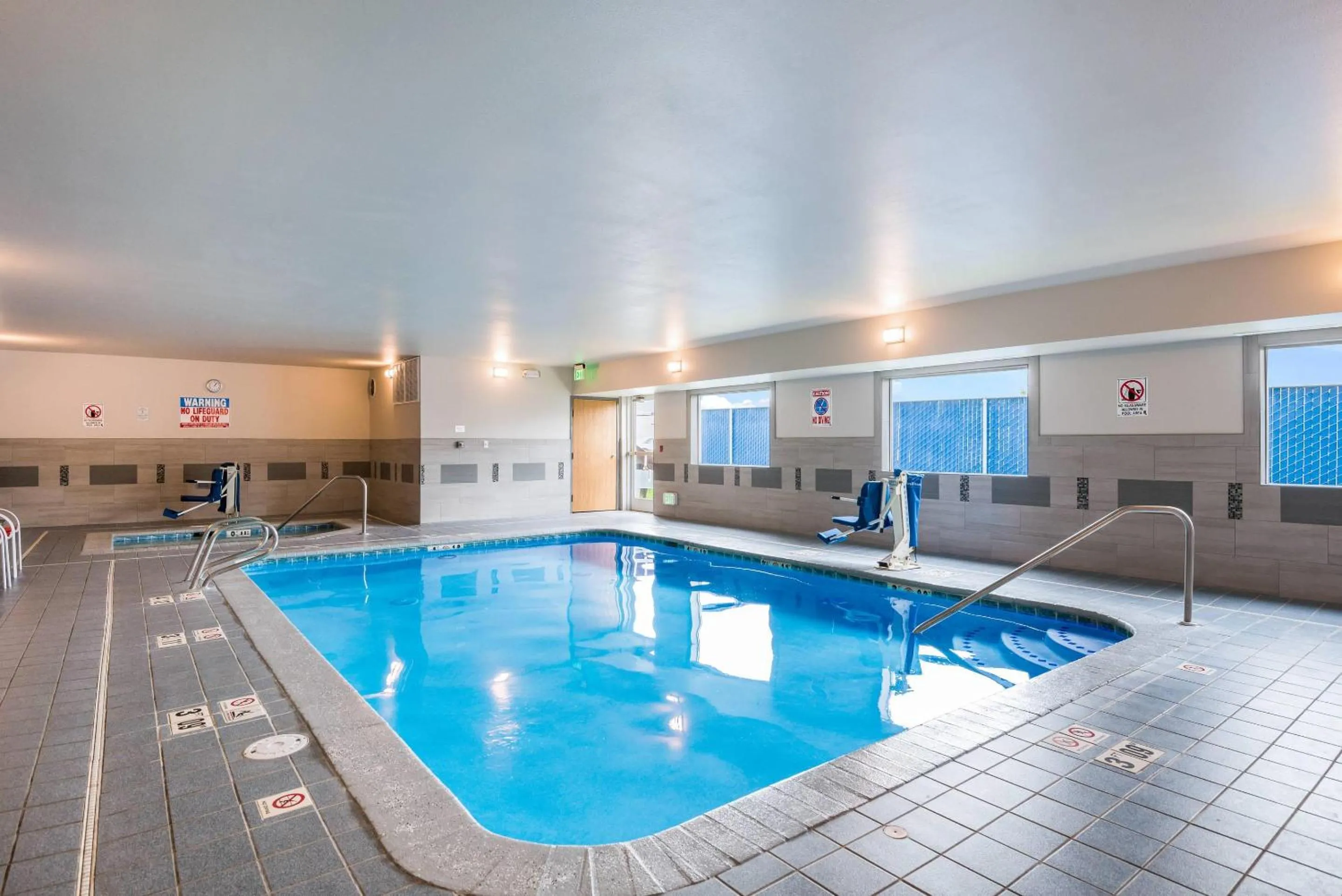 Swimming pool in Quality Inn & Suites Missoula Westside