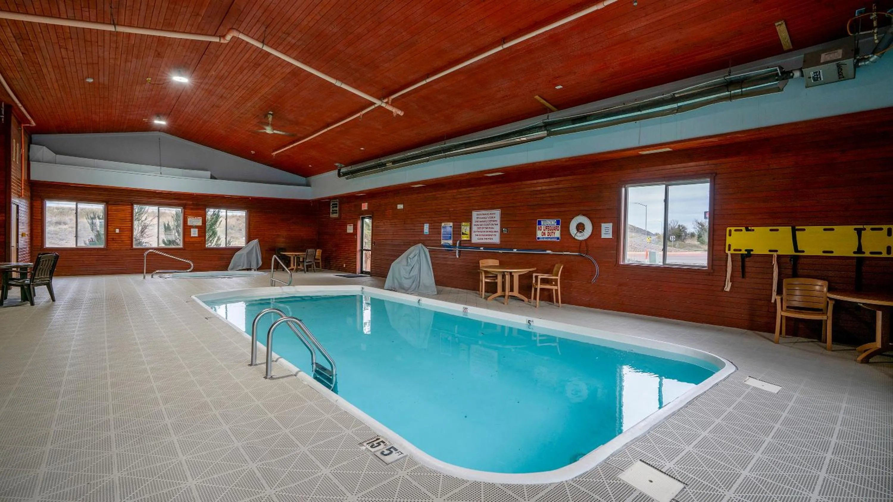 Swimming pool in Miles City Hotel
