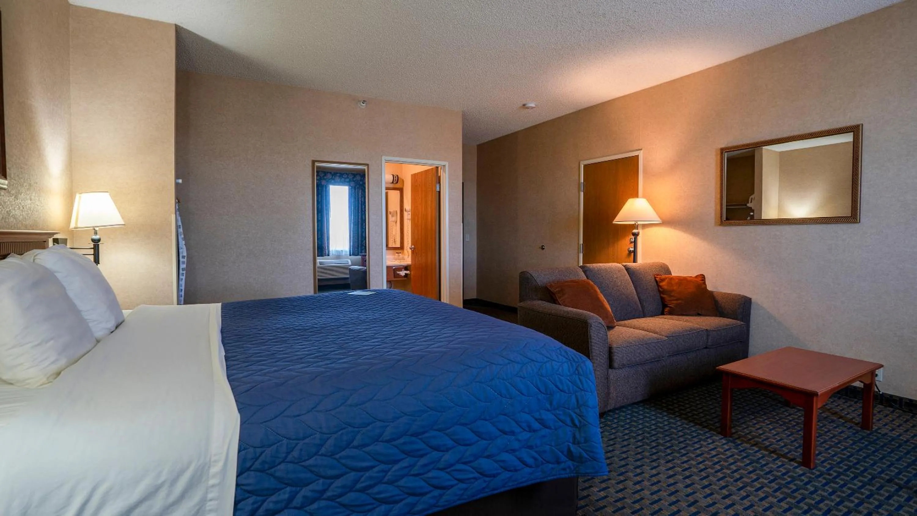Photo of the whole room, Bed in Miles City Hotel