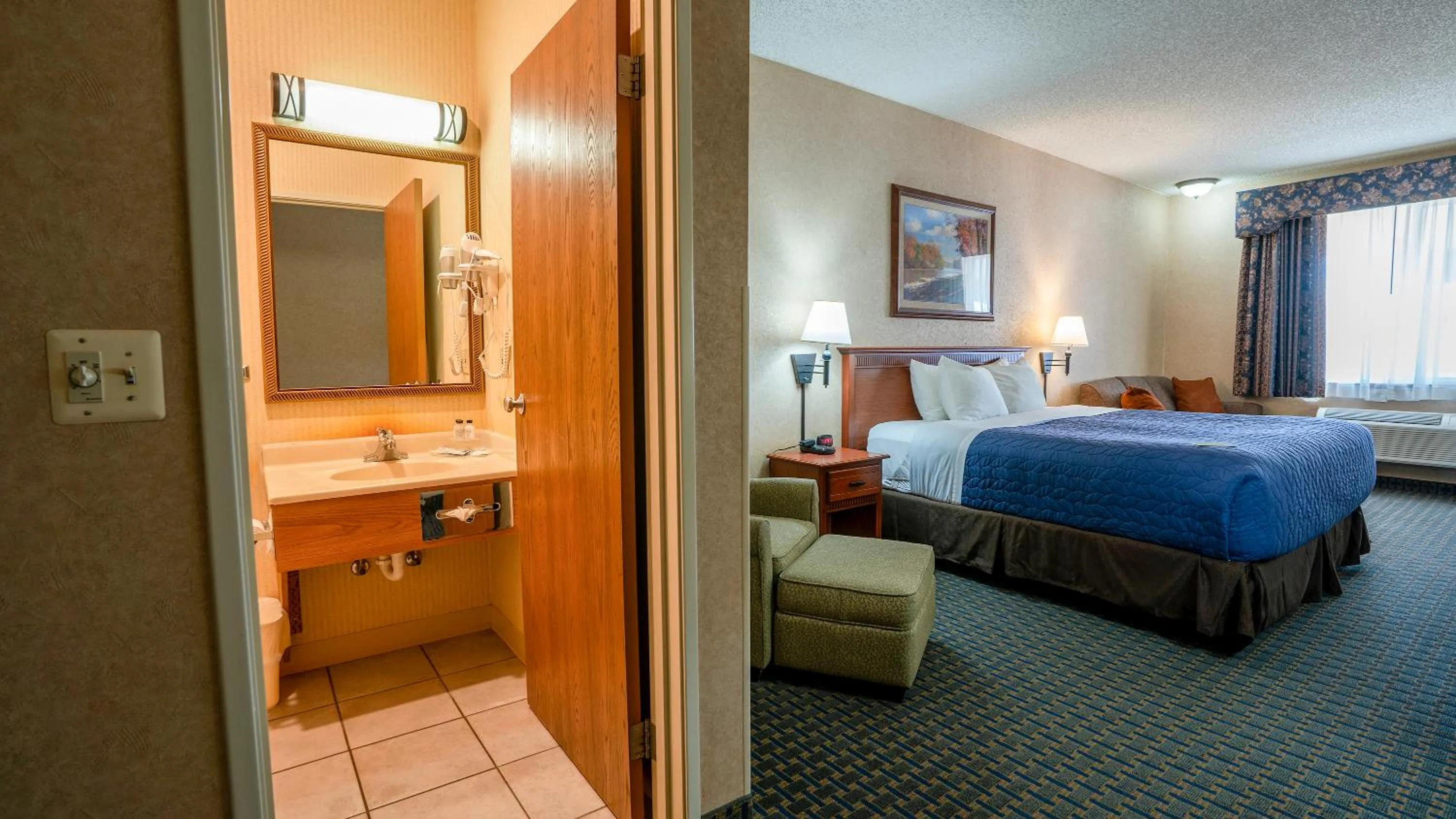 Photo of the whole room, Bed in Miles City Hotel