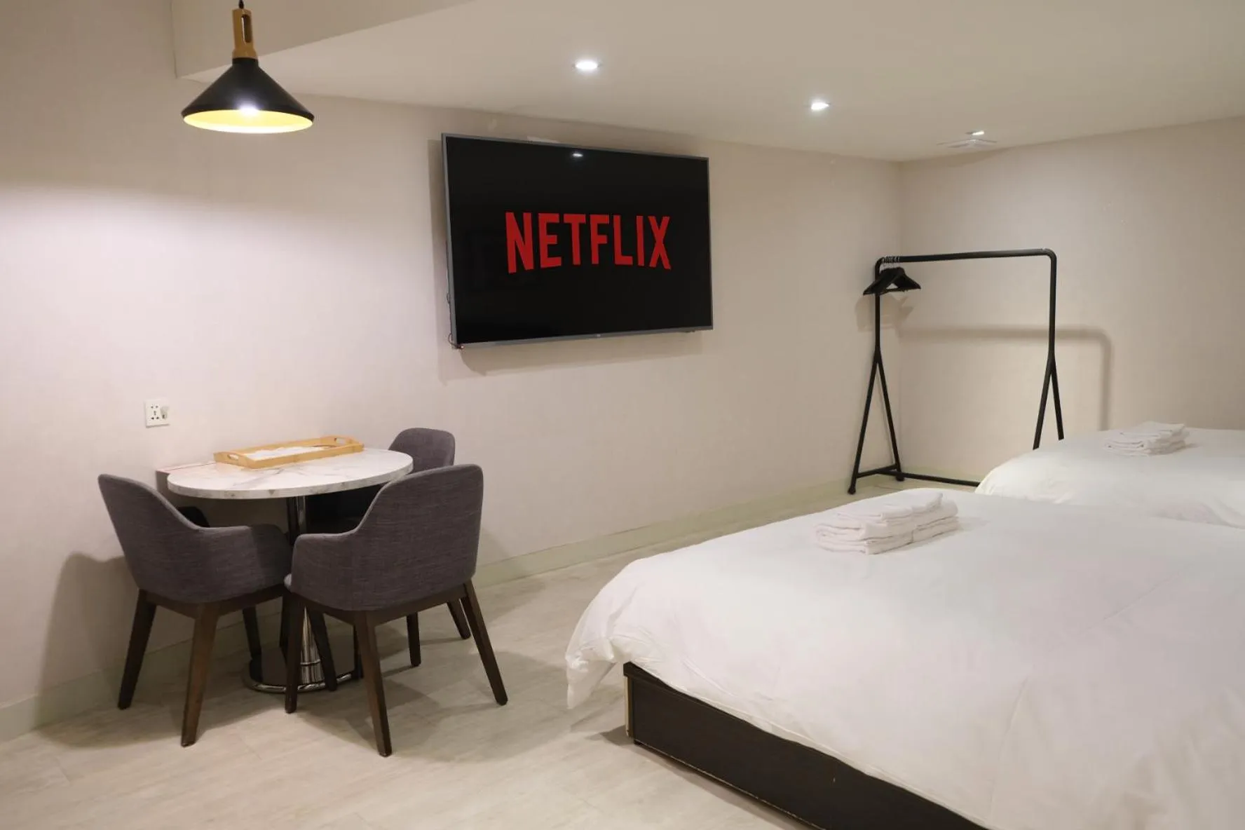 Bed in Members Hotel at Taipei 101