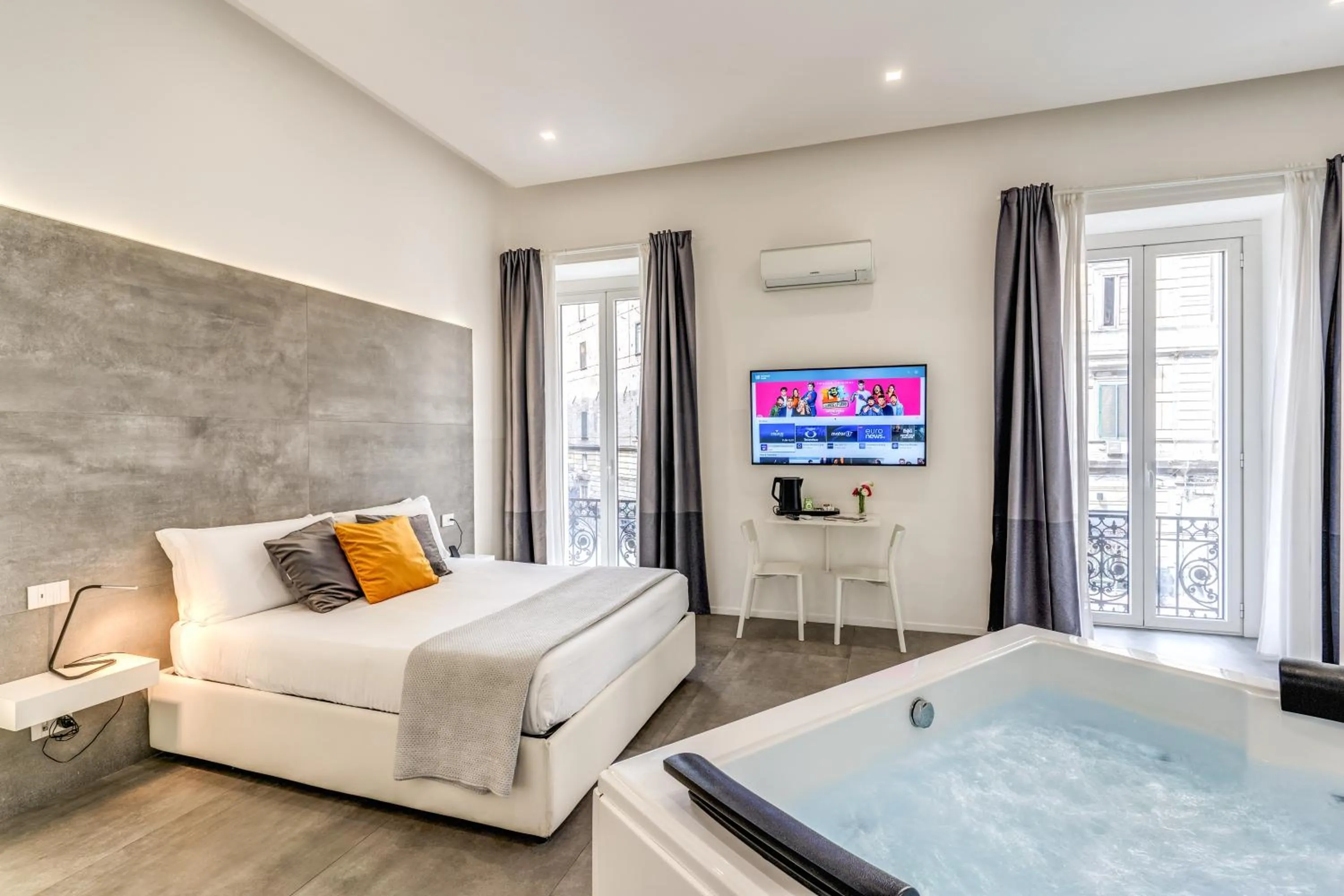 Bed in Gallery Suite Naples