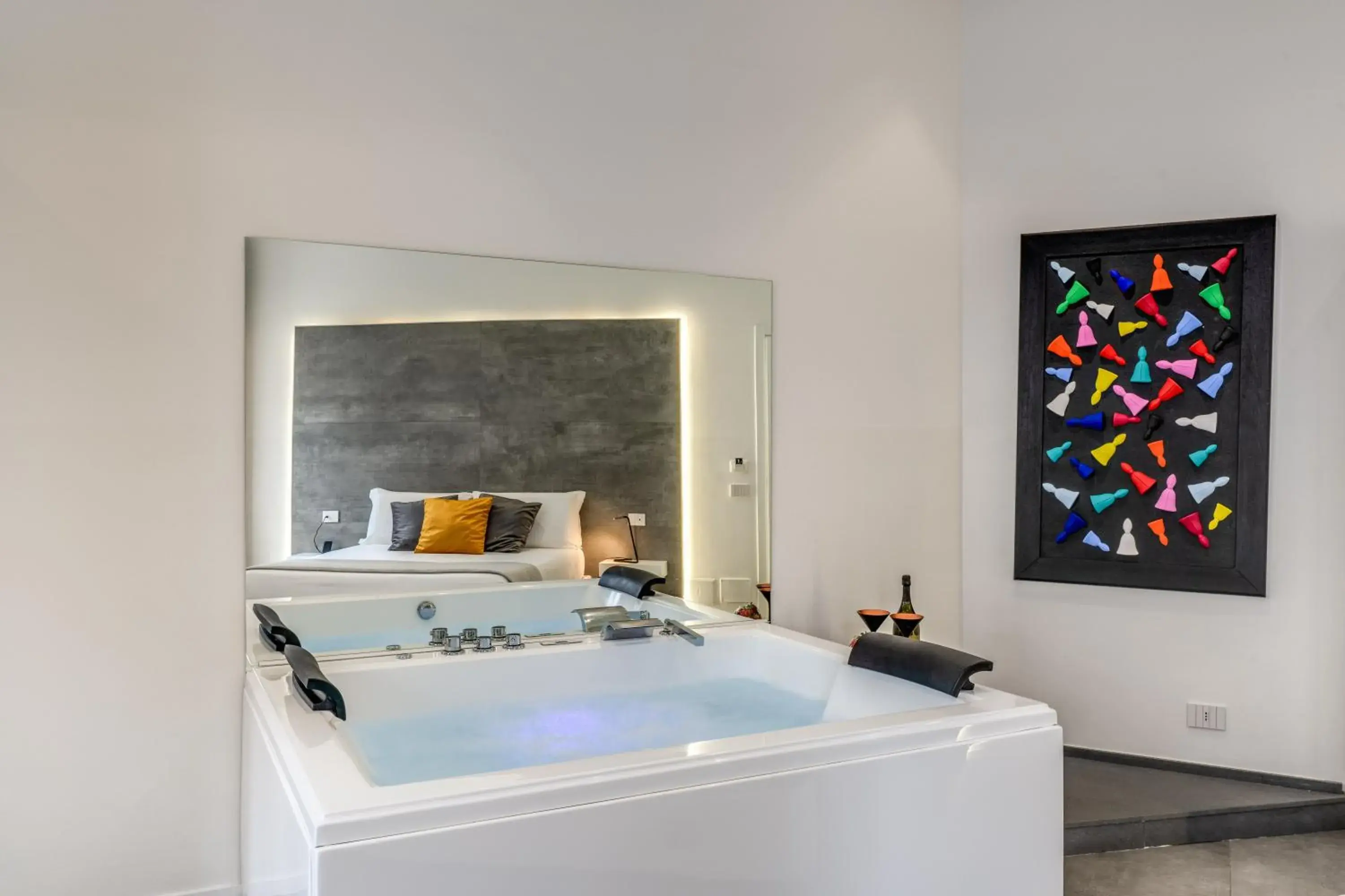 Queen Suite with Spa Bath in Gallery Suite Naples Queen Suite with Spa Bath in Gallery Suite Naples