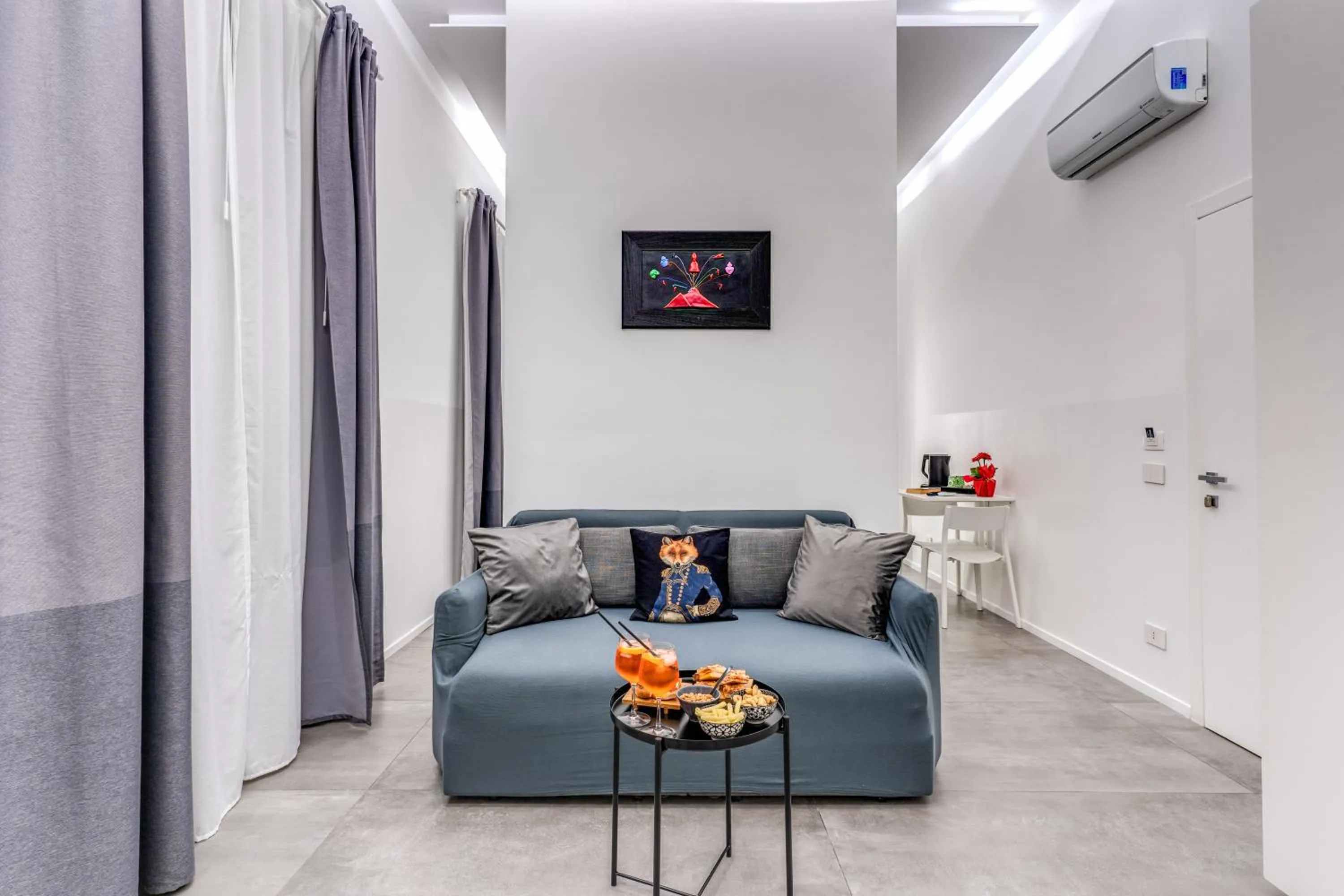 Food and drinks in Gallery Suite Naples