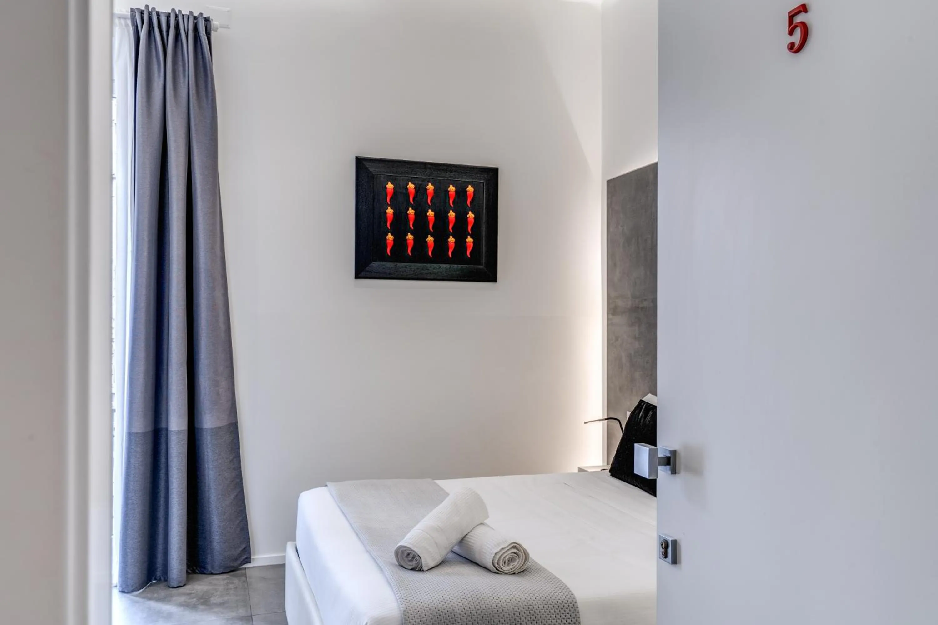 Photo of the whole room, Bed in Gallery Suite Naples