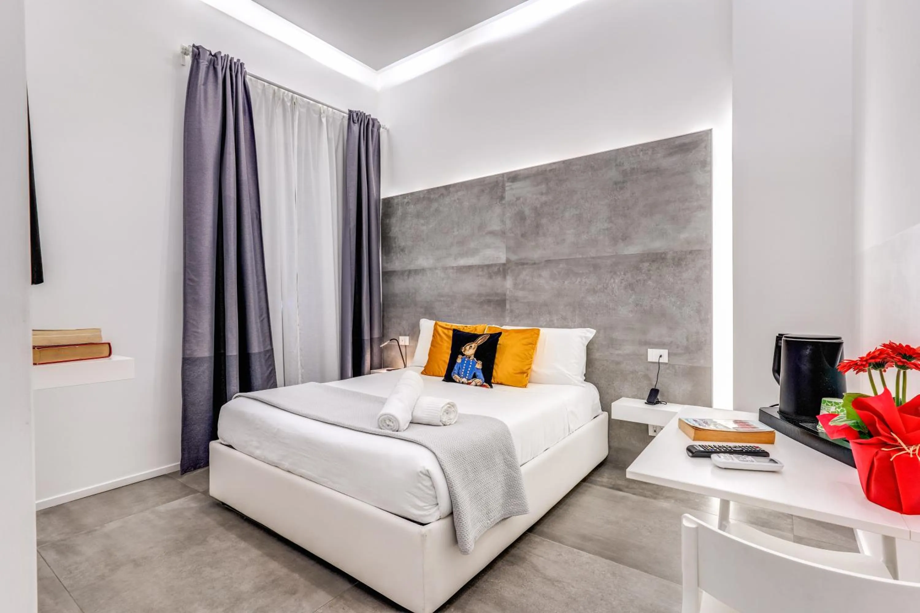 Bed in Gallery Suite Naples