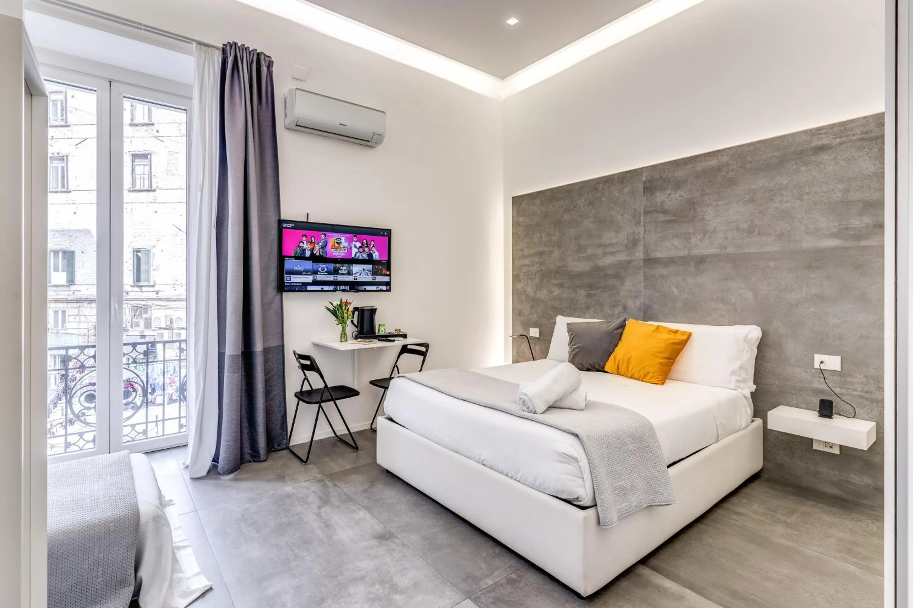 Bed in Gallery Suite Naples