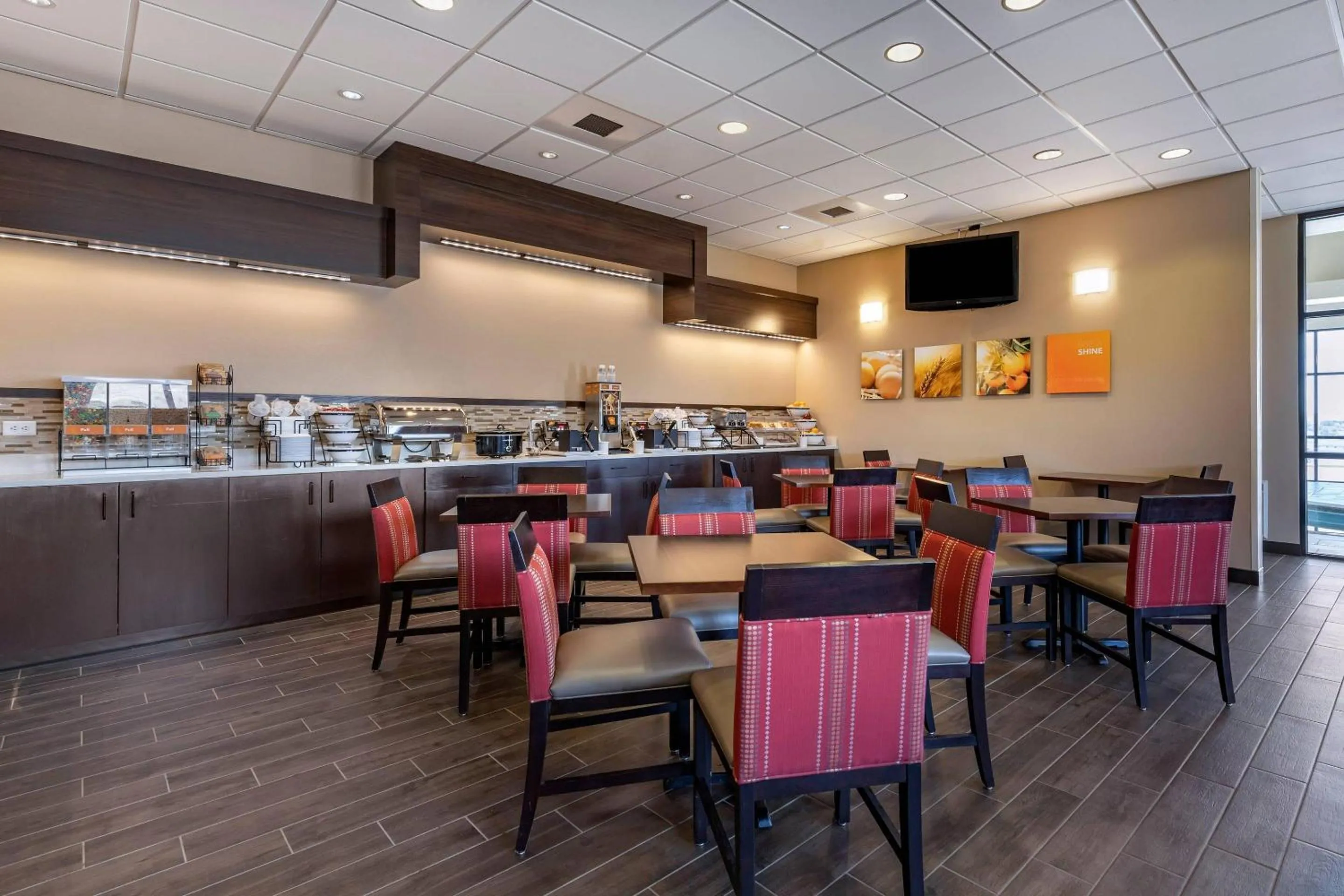 Breakfast in Comfort Inn & Suites Gateway to Glacier National Park