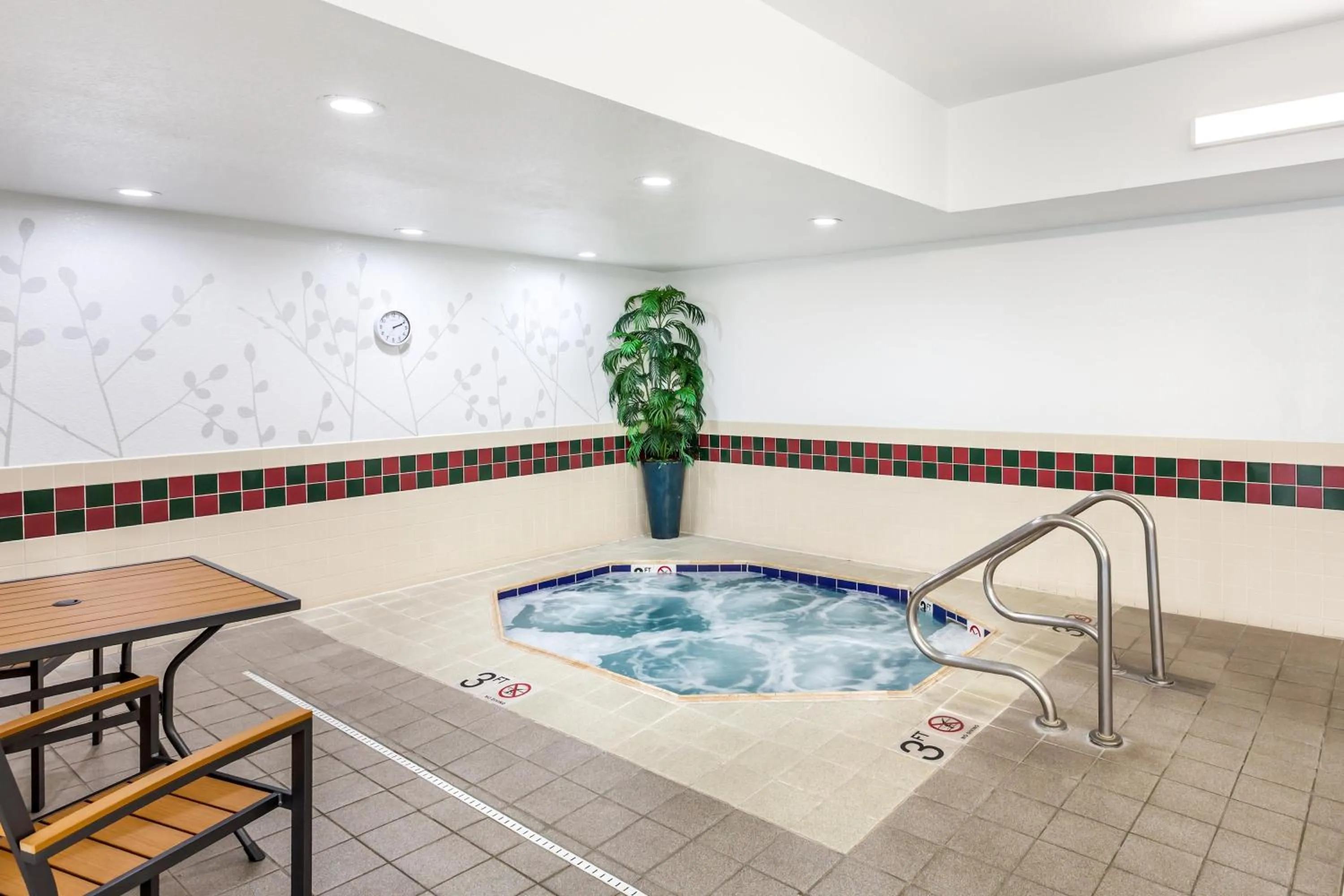 Swimming pool in Sleep Inn Missoula Southgate