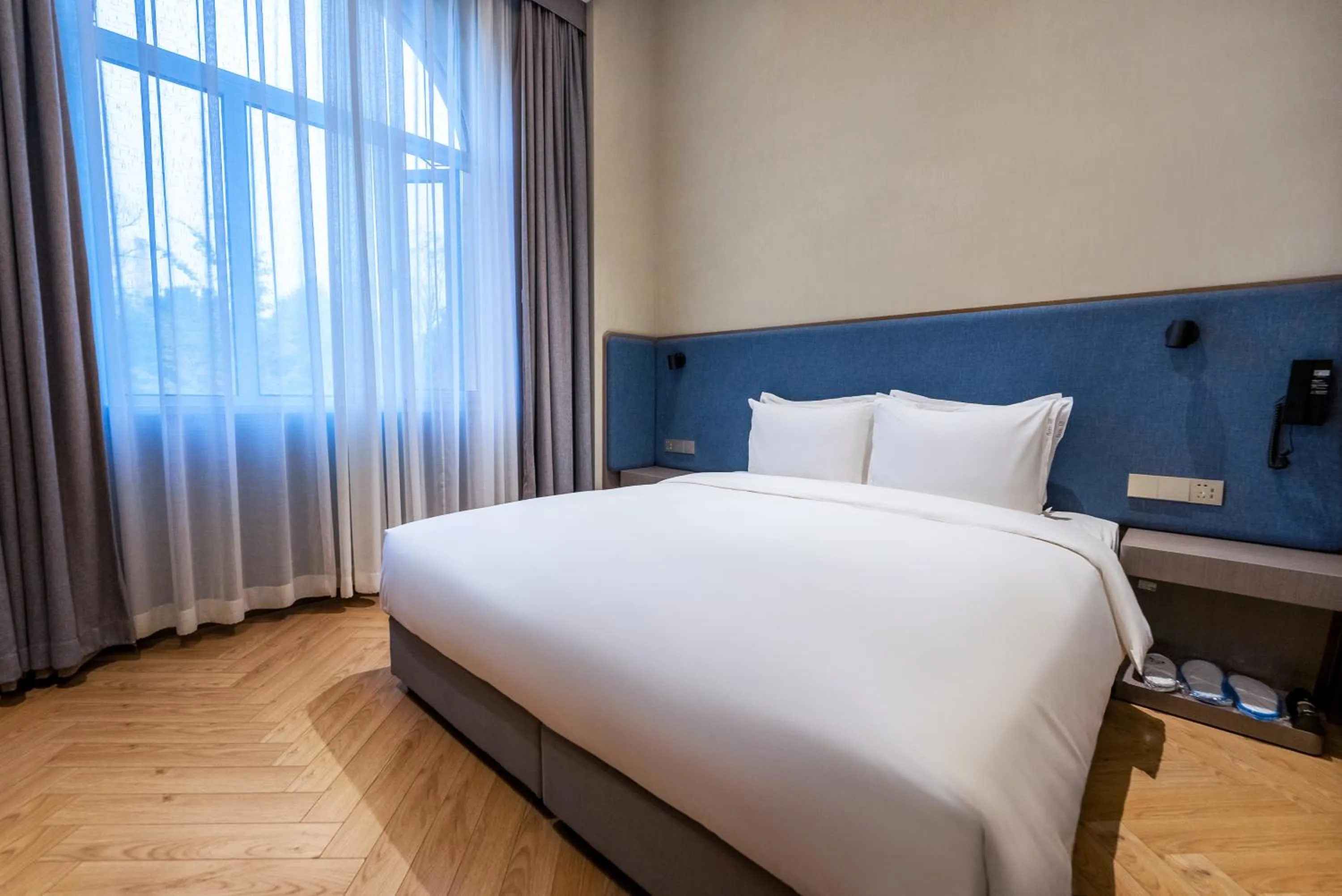 Bed in Holiday Inn Express Beijing Badaling by IHG