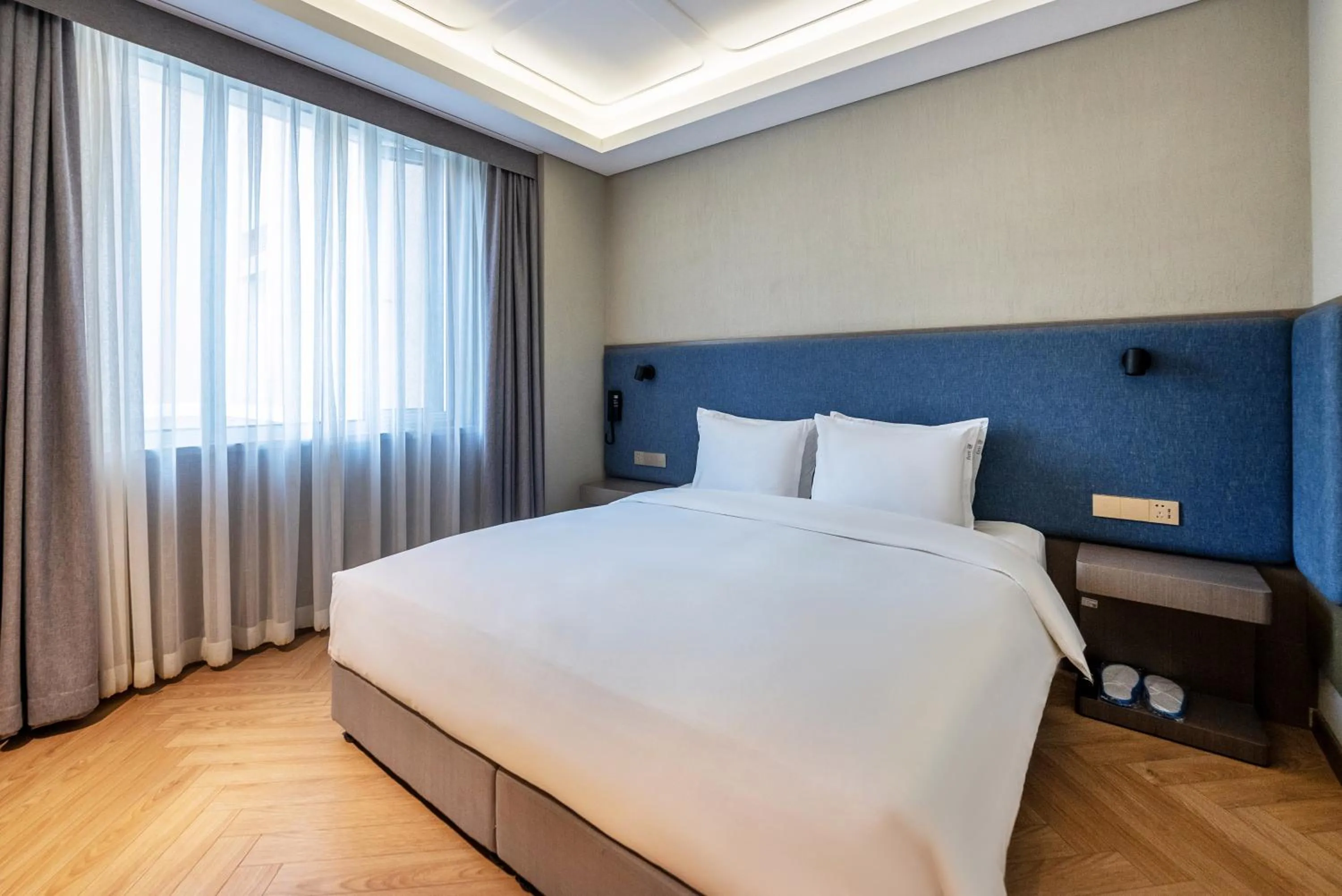 Bed in Holiday Inn Express Beijing Badaling by IHG