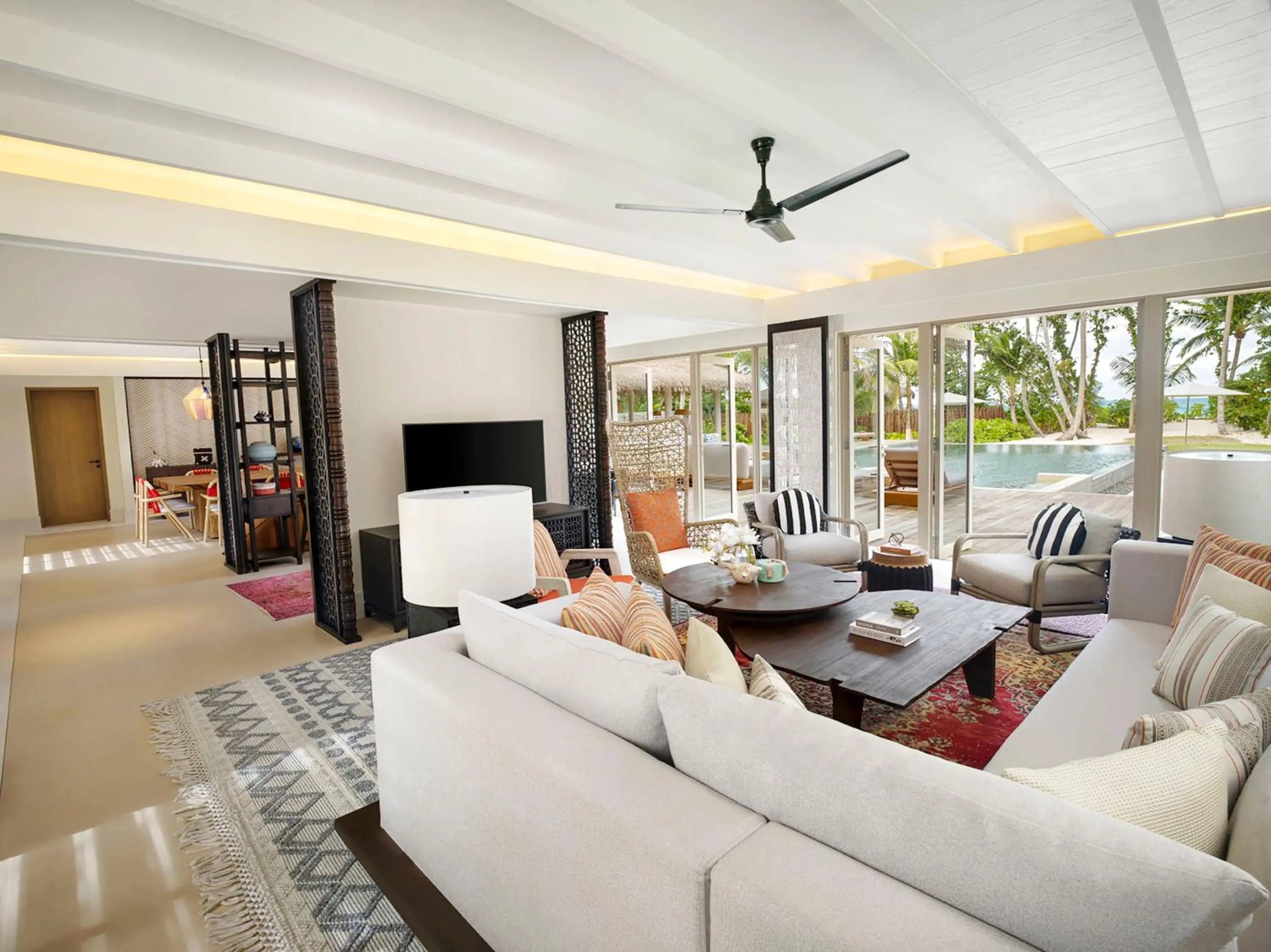 Photo of the whole room in Intercontinental Maldives Maamunagau Resort with Club benefits by IHG