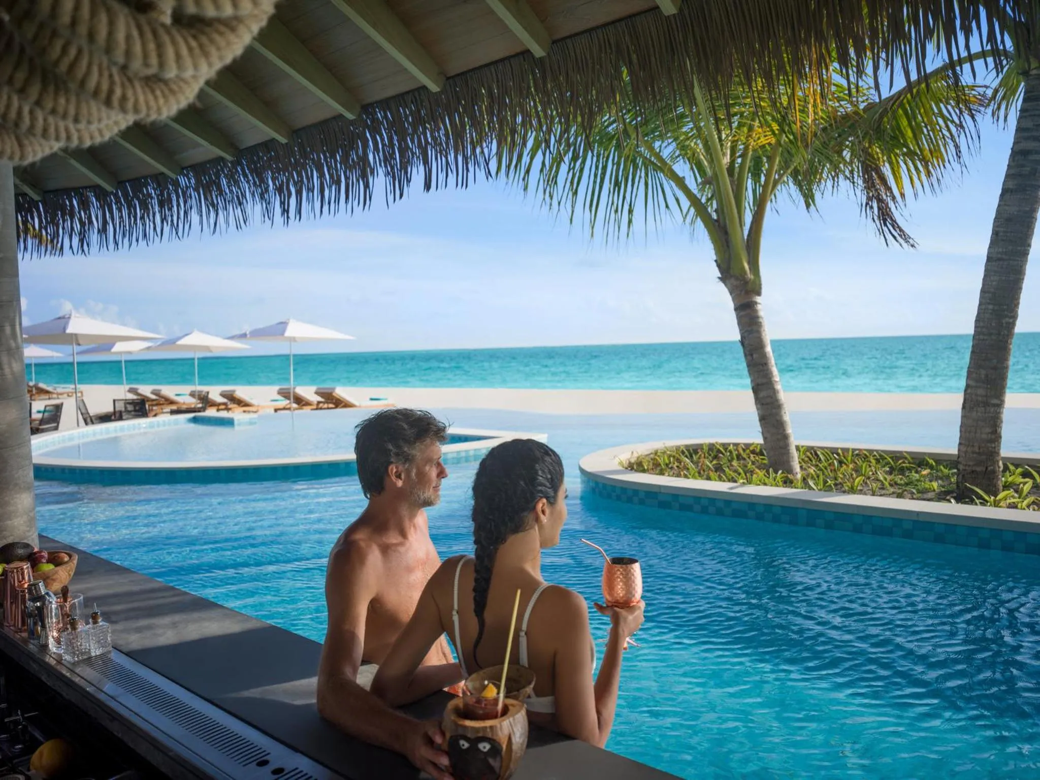 Lounge or bar in Intercontinental Maldives Maamunagau Resort with Club benefits by IHG
