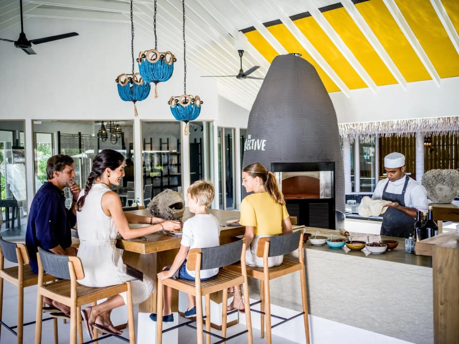 Restaurant/places to eat in Intercontinental Maldives Maamunagau Resort with Club benefits by IHG