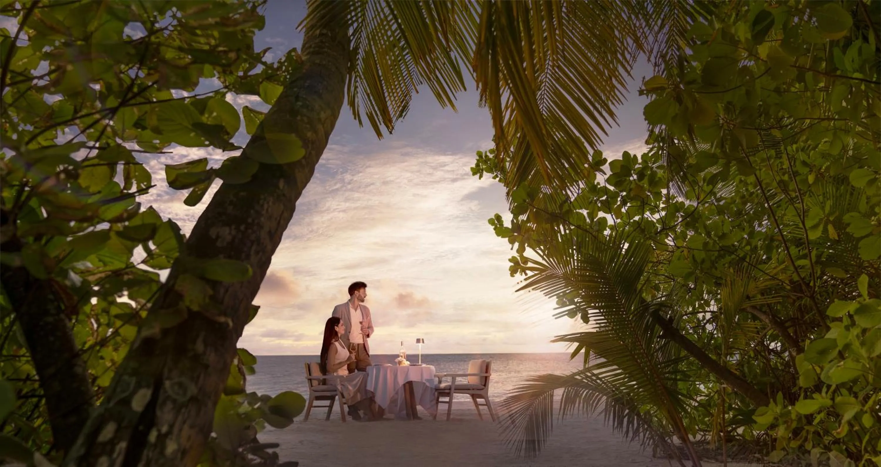 Restaurant/places to eat in Intercontinental Maldives Maamunagau Resort with Club benefits by IHG