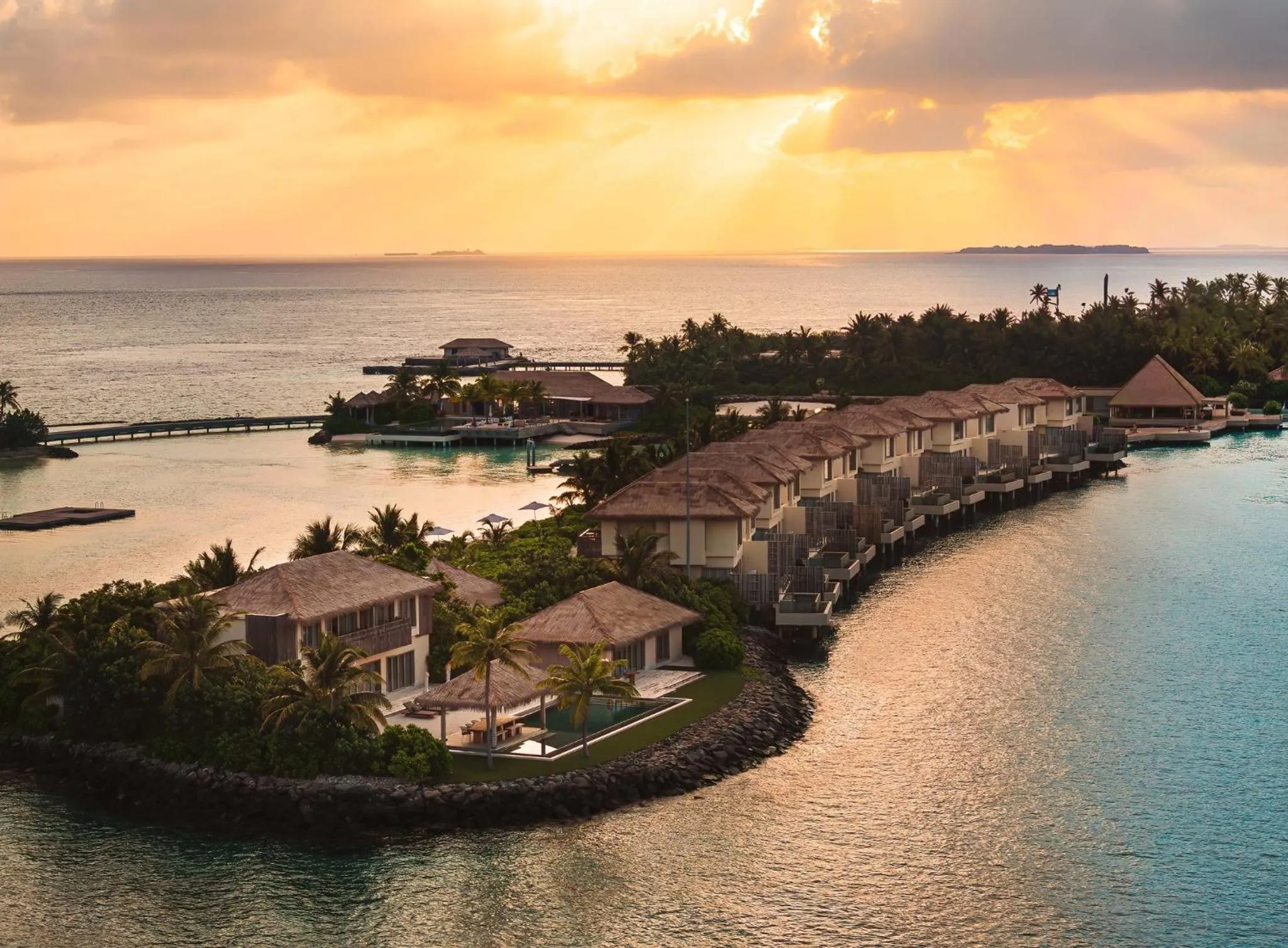Photo of the whole room in Intercontinental Maldives Maamunagau Resort with Club benefits by IHG