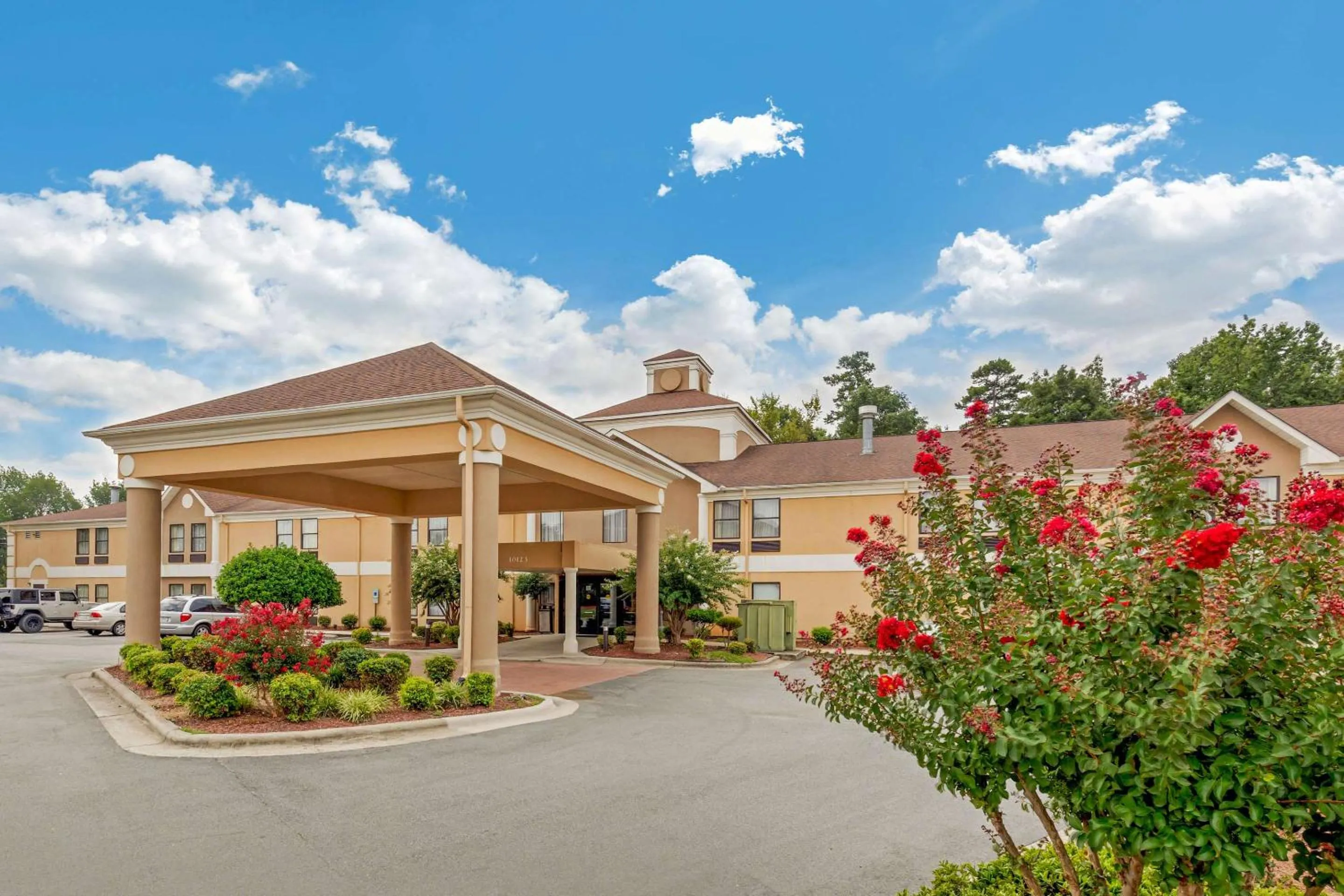 Property building in Quality Inn High Point - Archdale