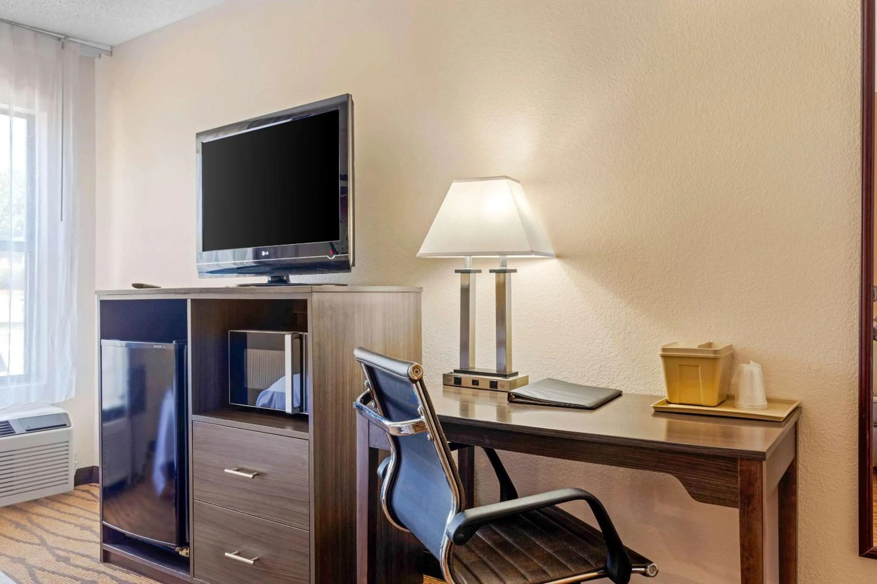 Bedroom in Quality Inn High Point - Archdale