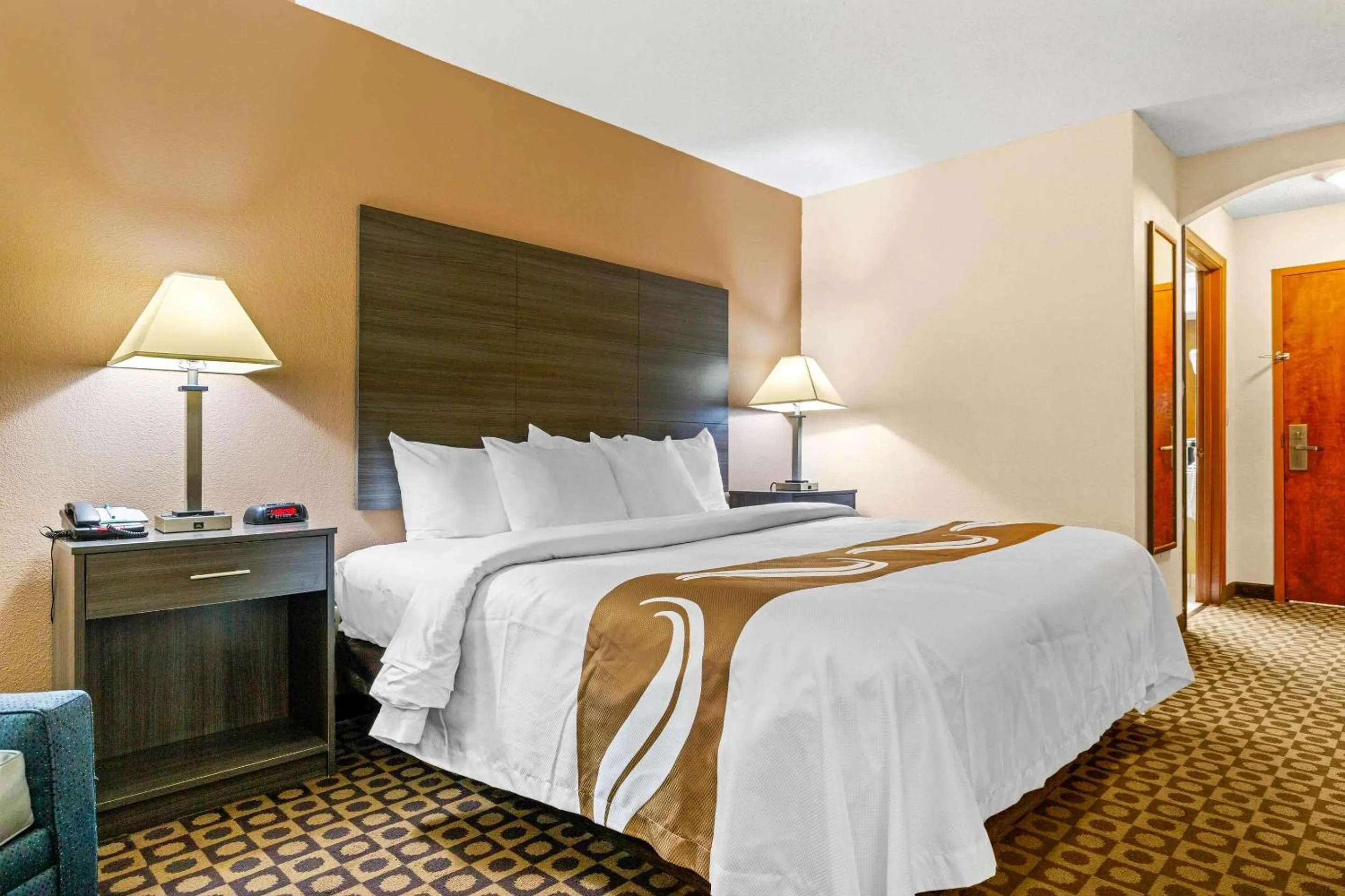 Bedroom, Bed in Quality Inn High Point - Archdale