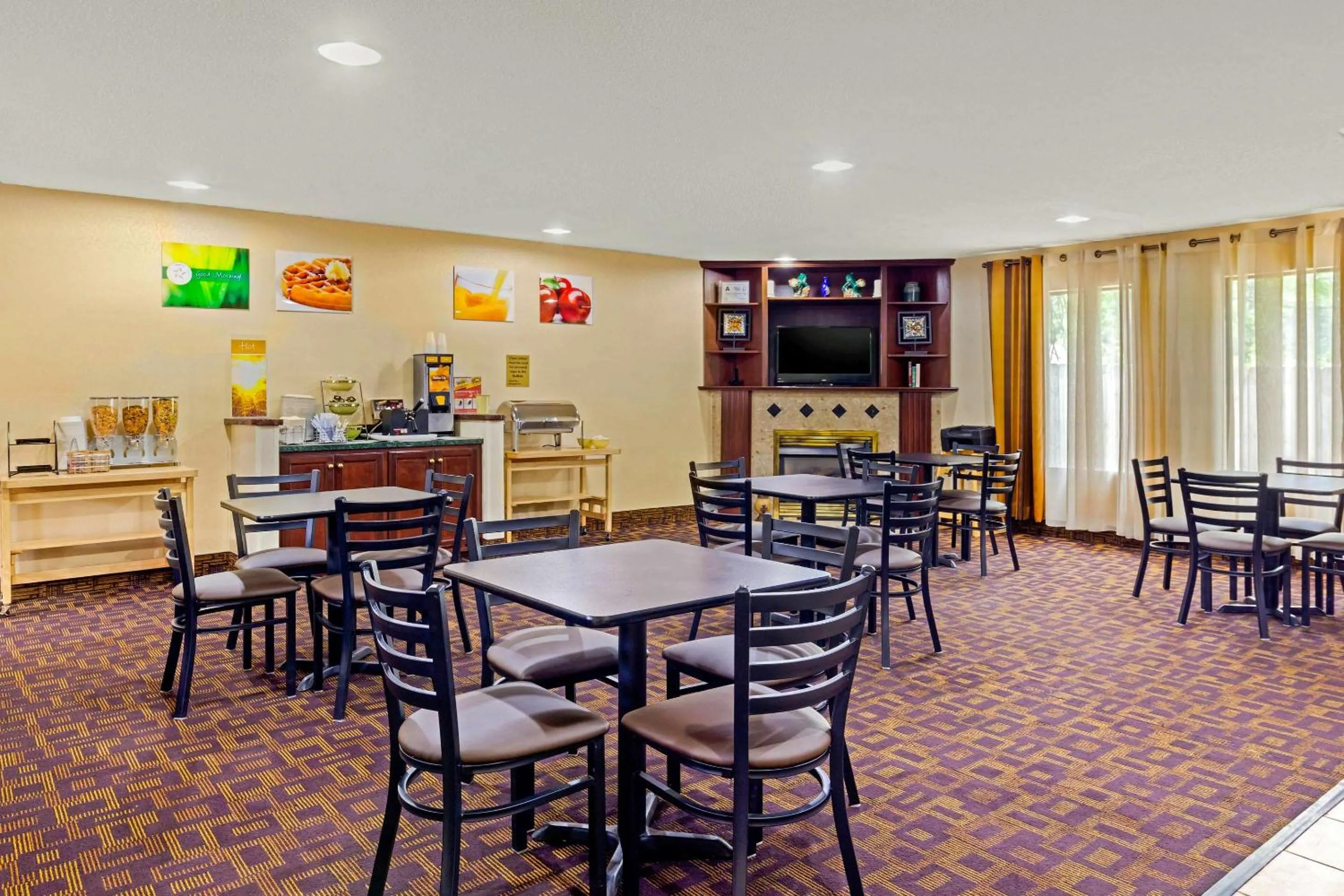 Breakfast in Quality Inn High Point - Archdale
