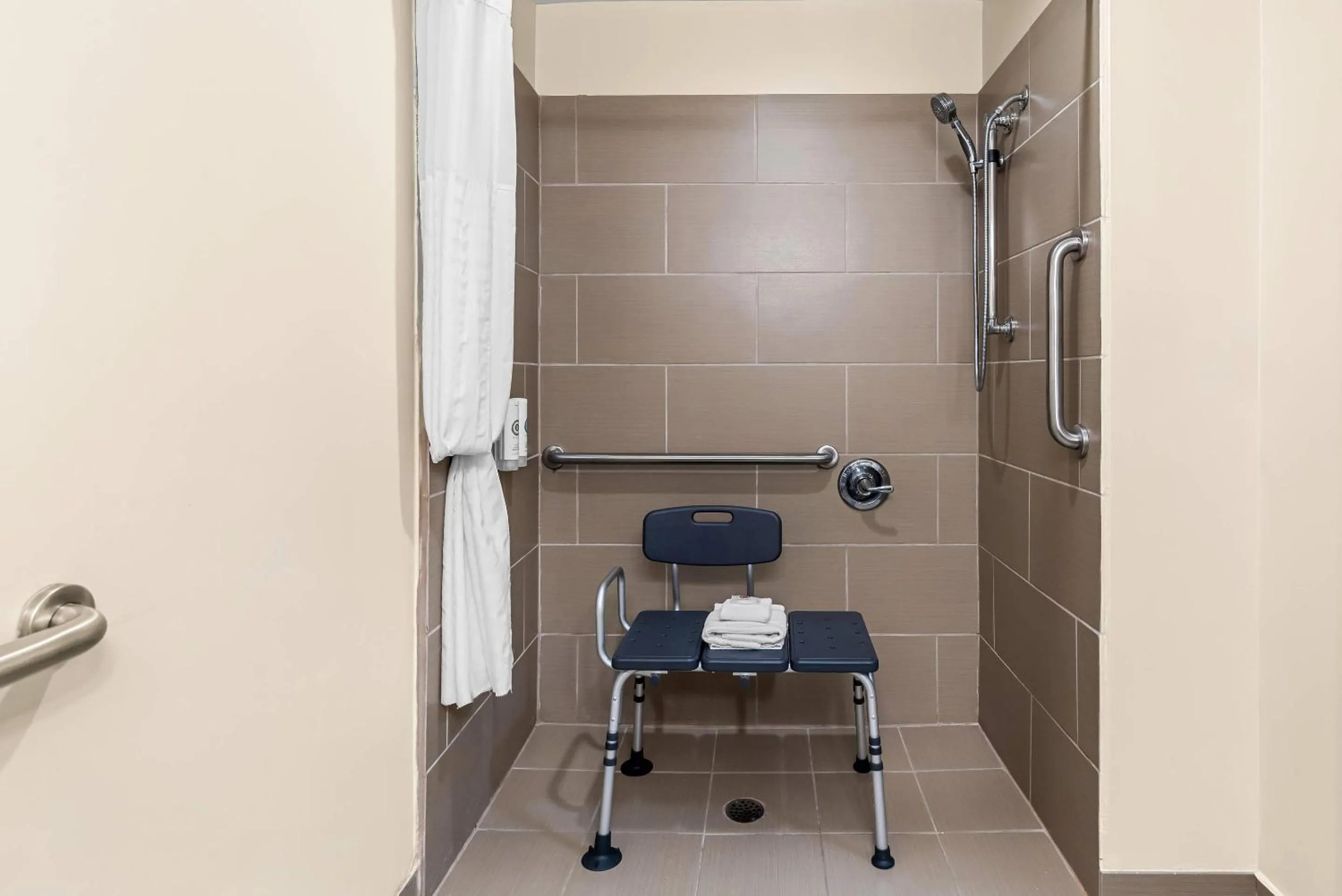 Shower in Comfort Suites near Camp Lejeune