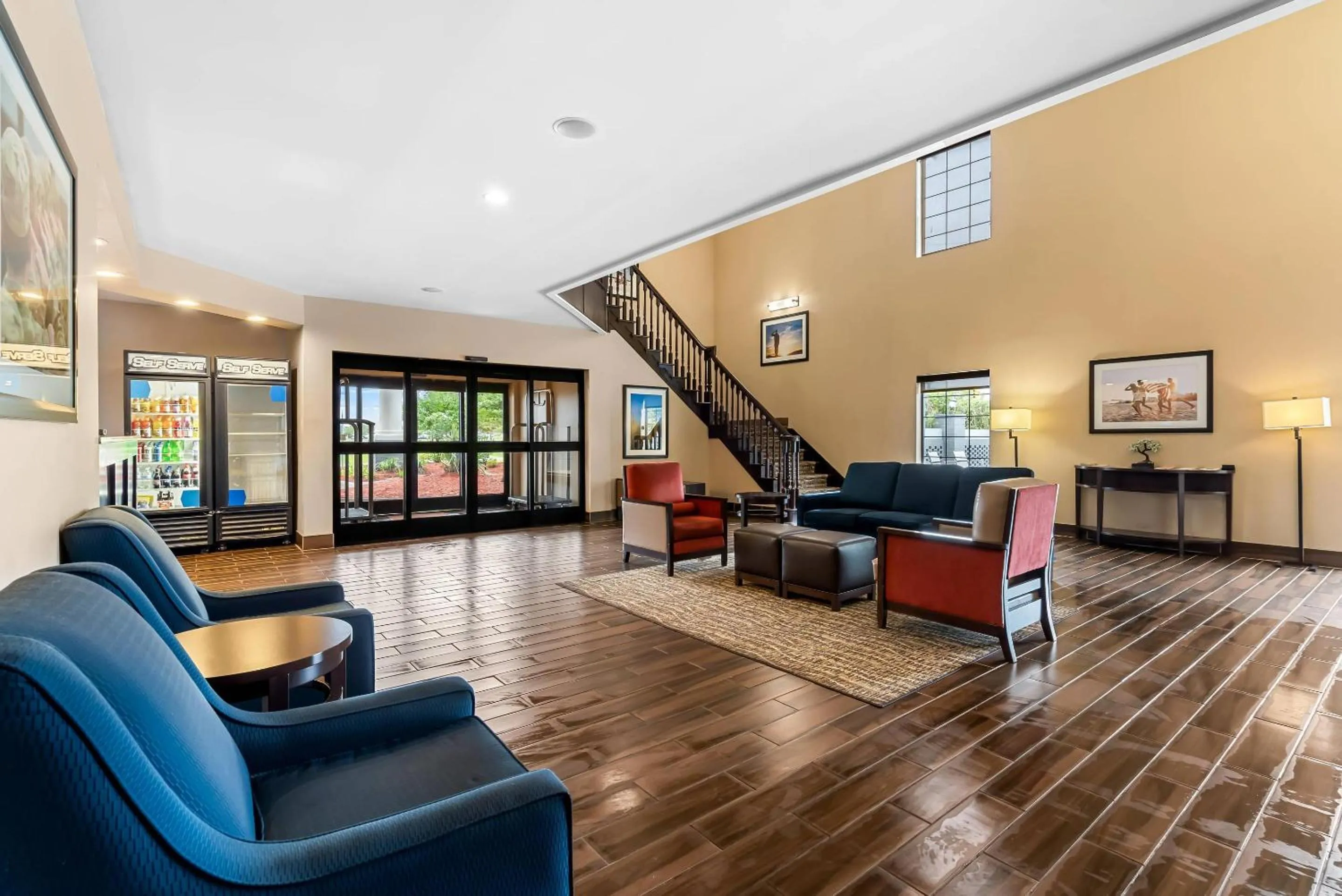 Lobby or reception in Comfort Suites near Camp Lejeune